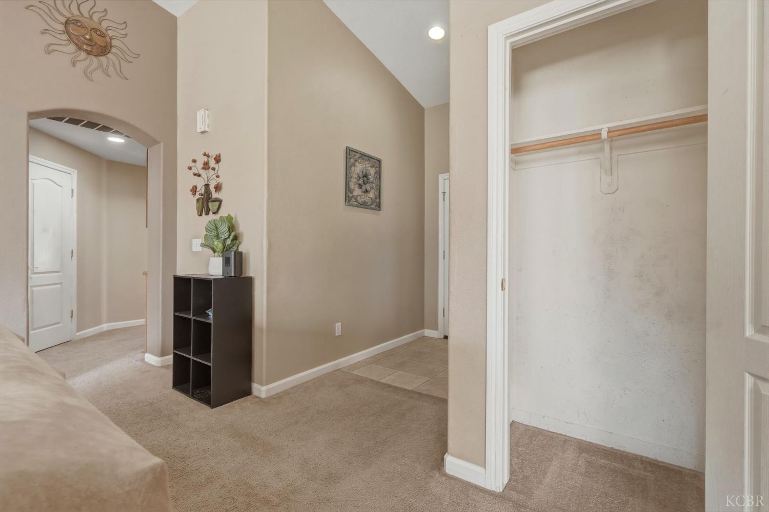 1079 W Ambassador Dr, Hanford, CA 93230