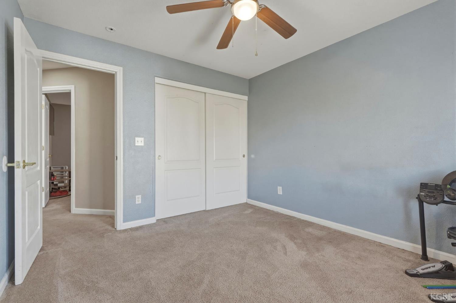 1079 W Ambassador Dr, Hanford, CA 93230