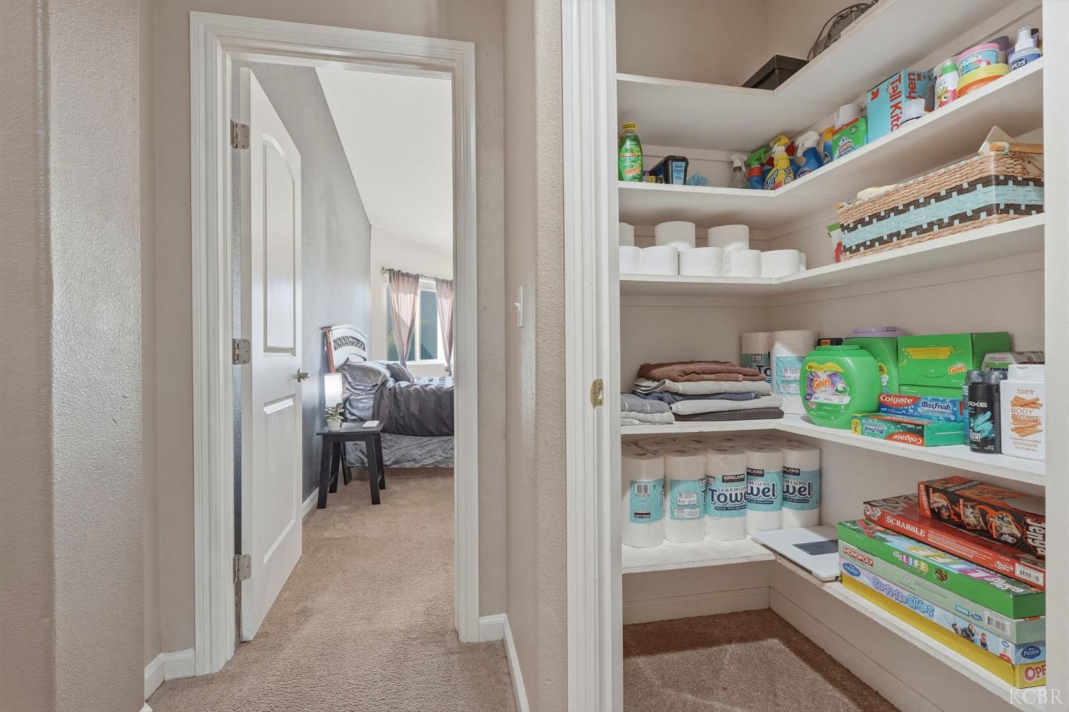 1079 W Ambassador Dr, Hanford, CA 93230