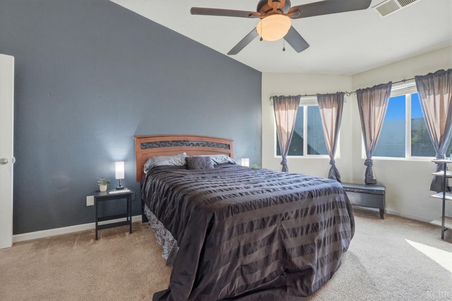 1079 W Ambassador Dr, Hanford, CA 93230