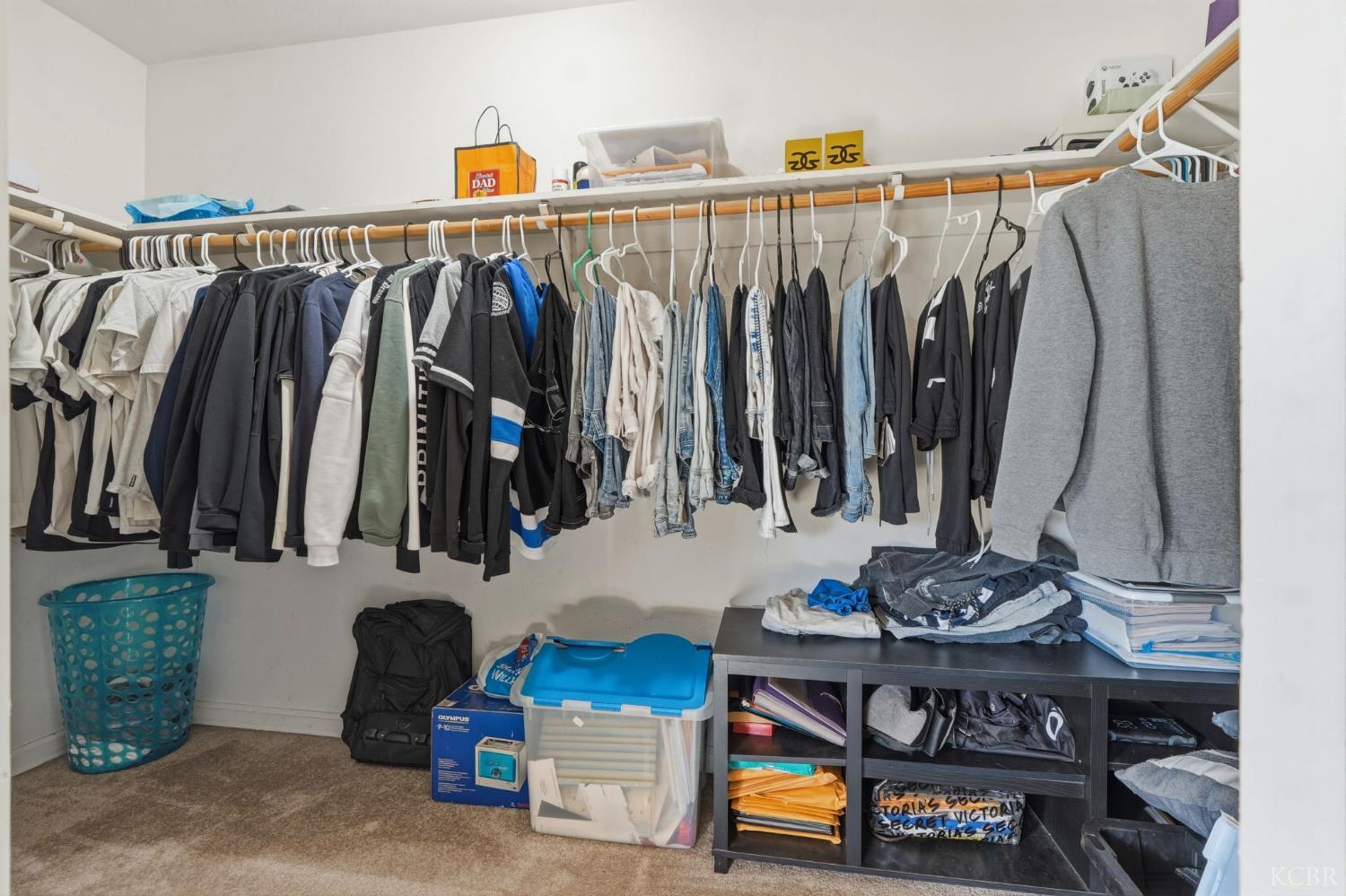 1079 W Ambassador Dr, Hanford, CA 93230