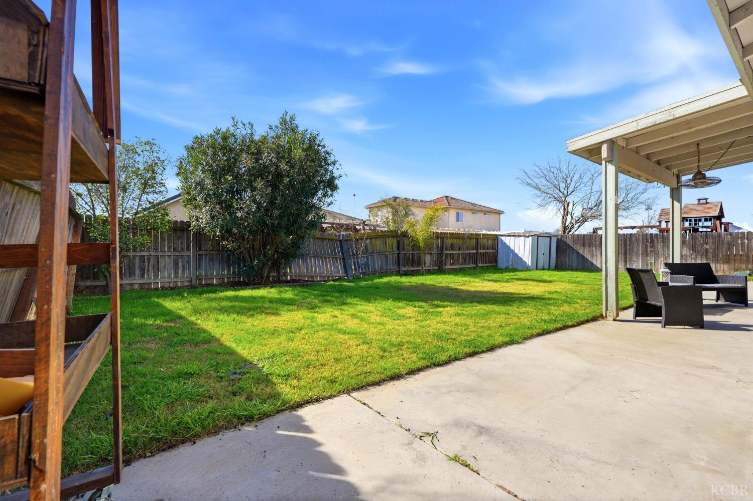 1079 W Ambassador Dr, Hanford, CA 93230