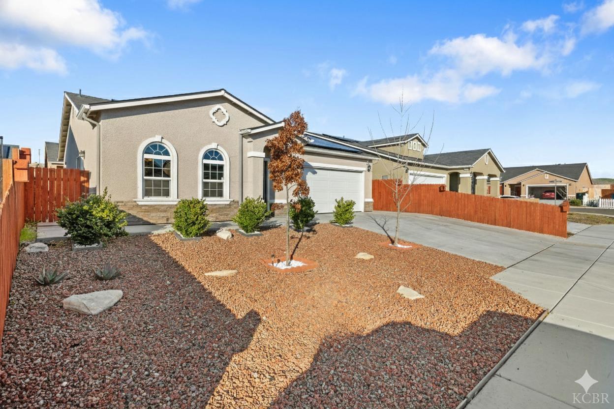 1237 E Orange St, Avenal, CA 93204