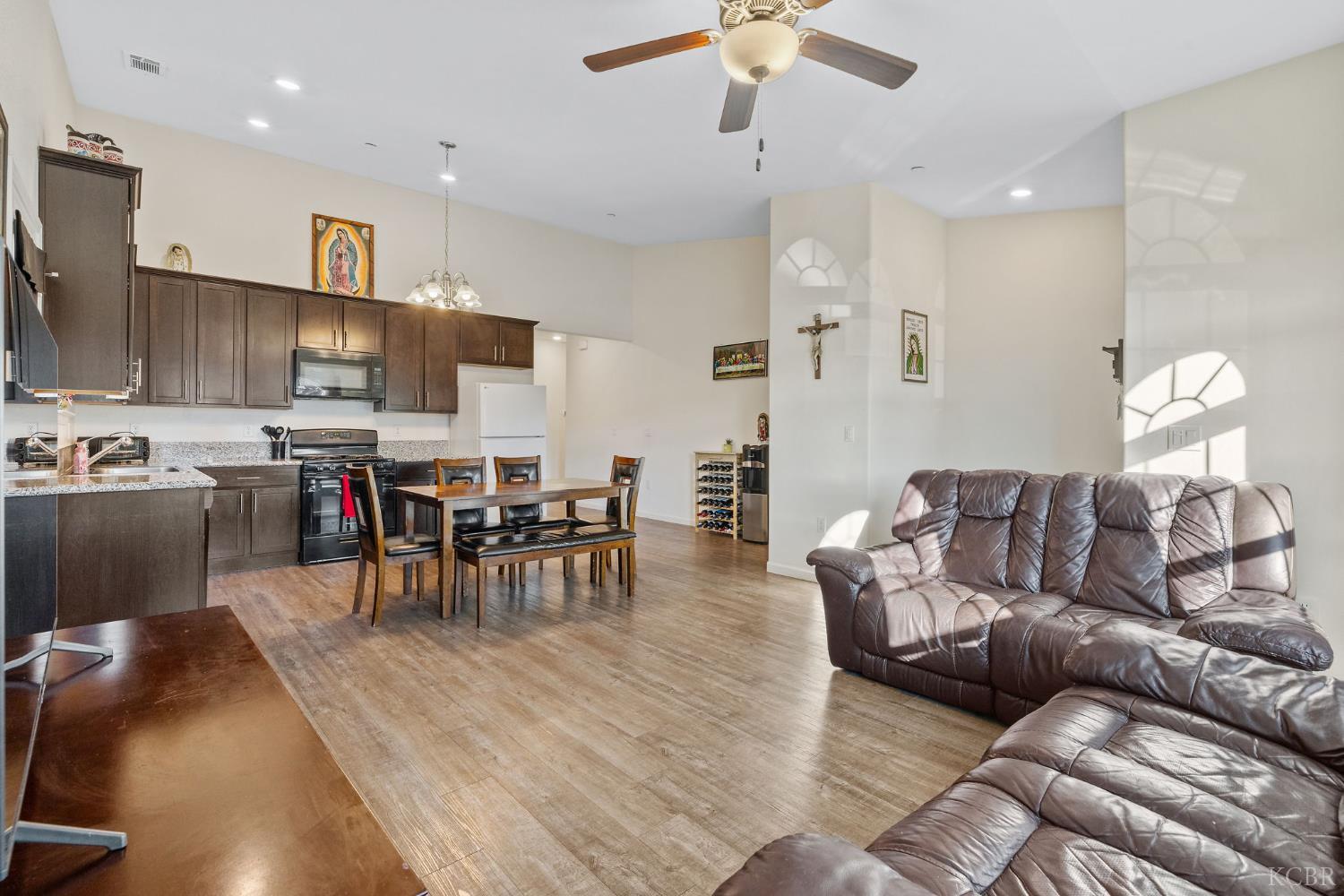 1237 E Orange St, Avenal, CA 93204