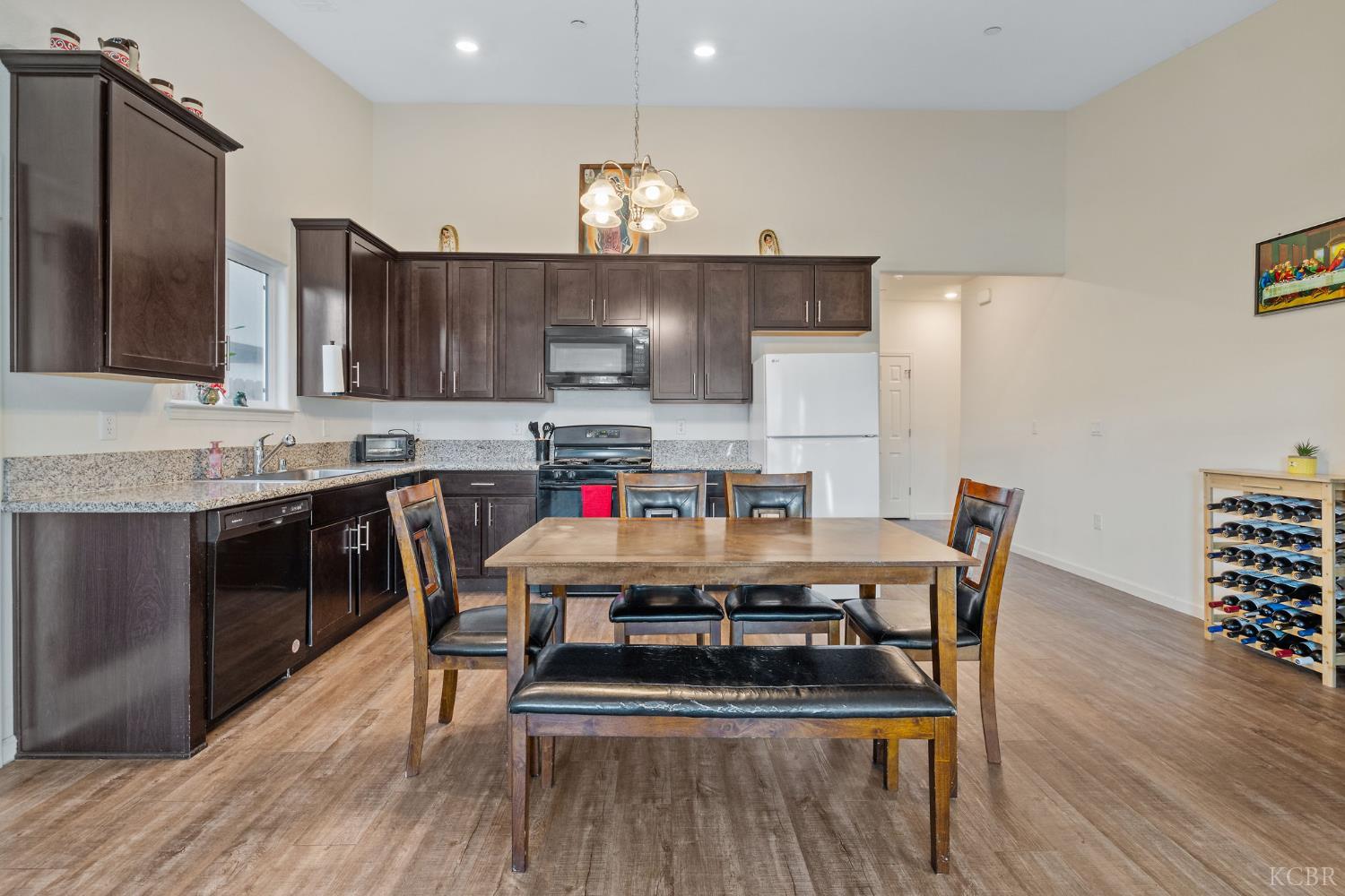 1237 E Orange St, Avenal, CA 93204