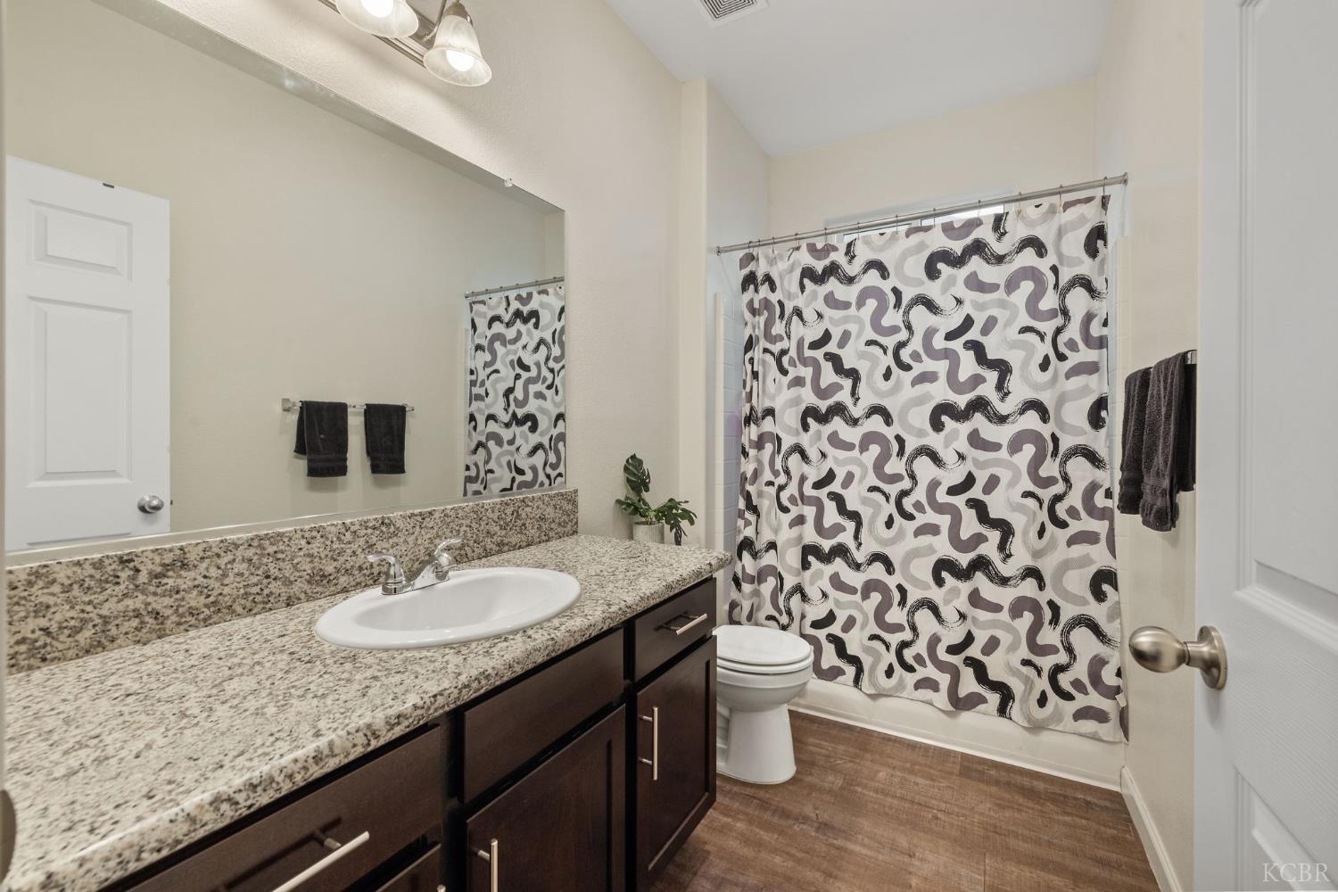 1237 E Orange St, Avenal, CA 93204