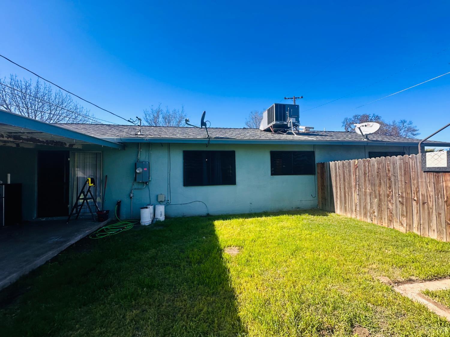 1395 N Alta Way, Hanford, CA 93230