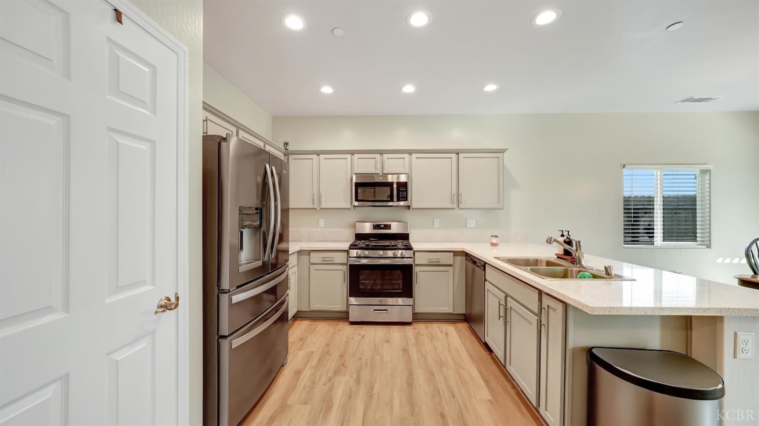 13713 Crocus Way, Armona, CA 93202