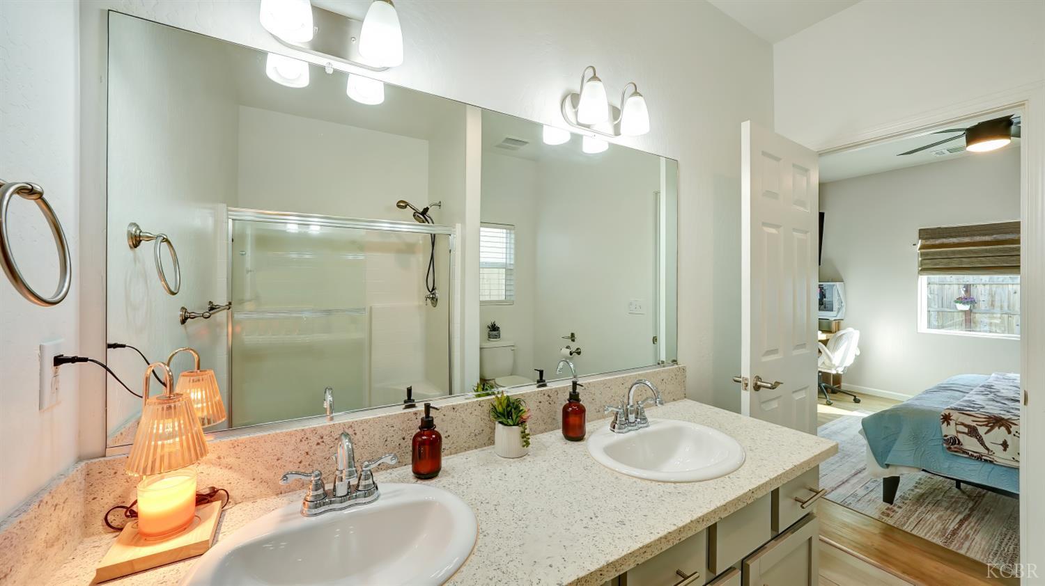 13713 Crocus Way, Armona, CA 93202