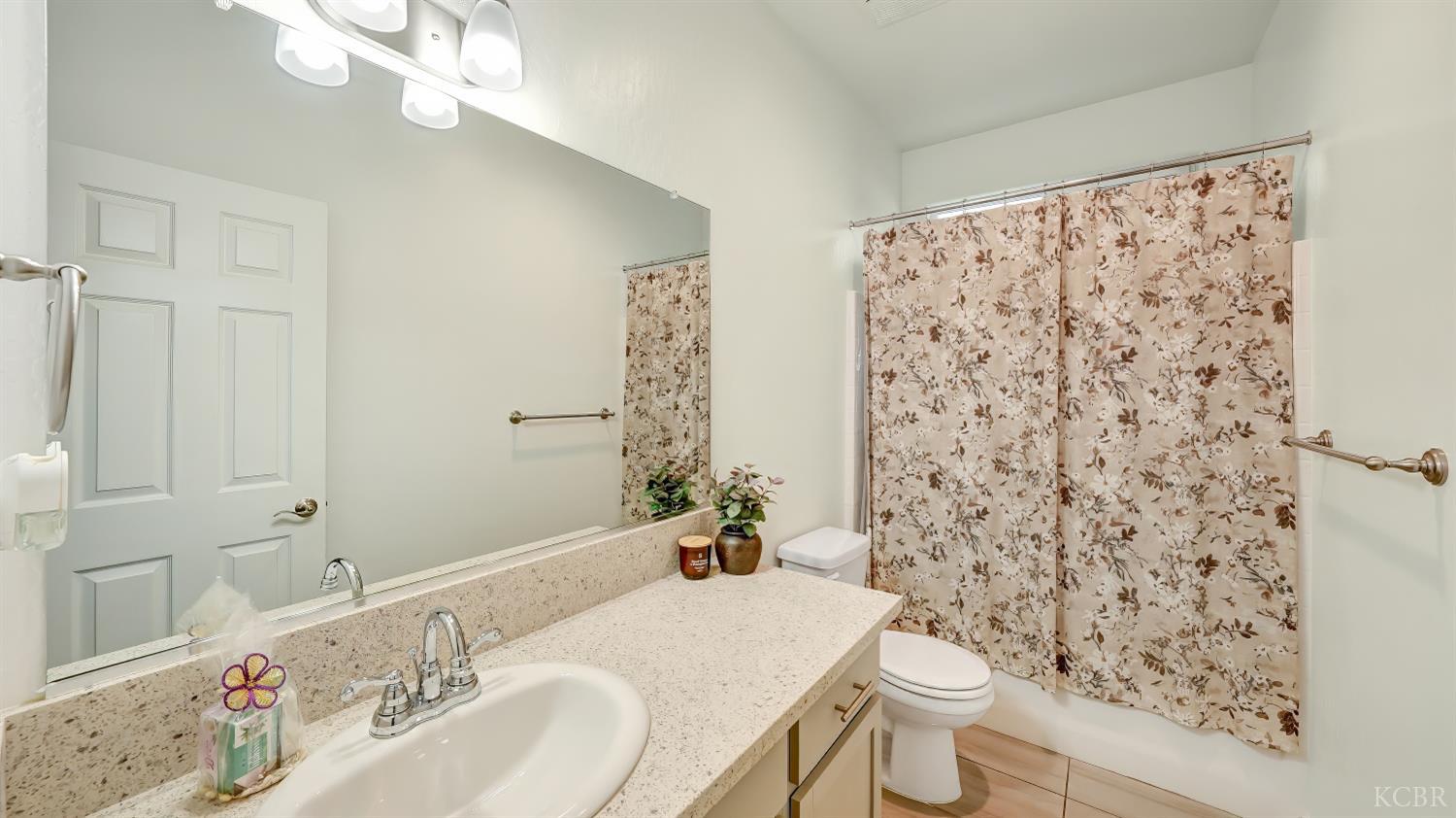 13713 Crocus Way, Armona, CA 93202