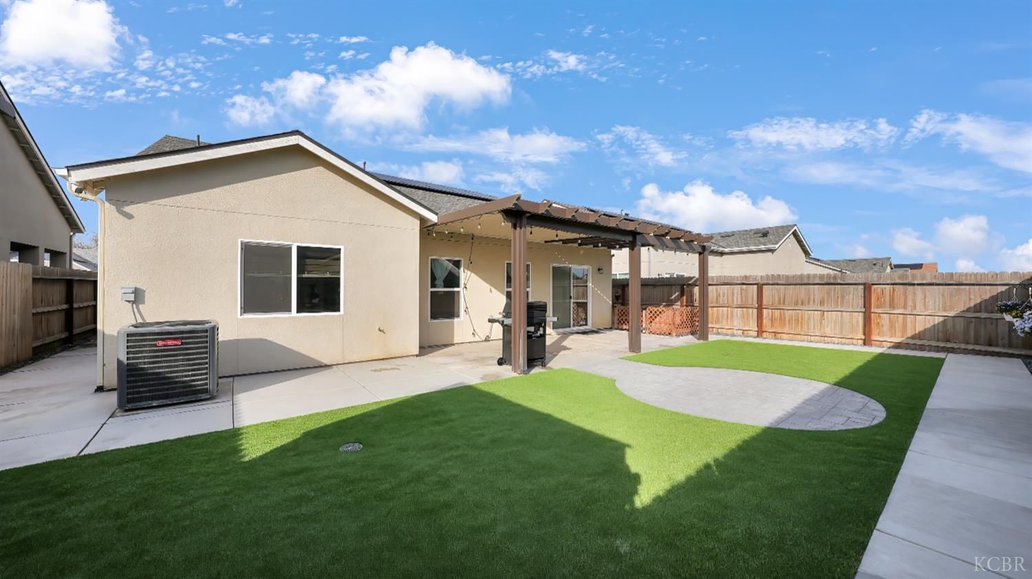 13713 Crocus Way, Armona, CA 93202