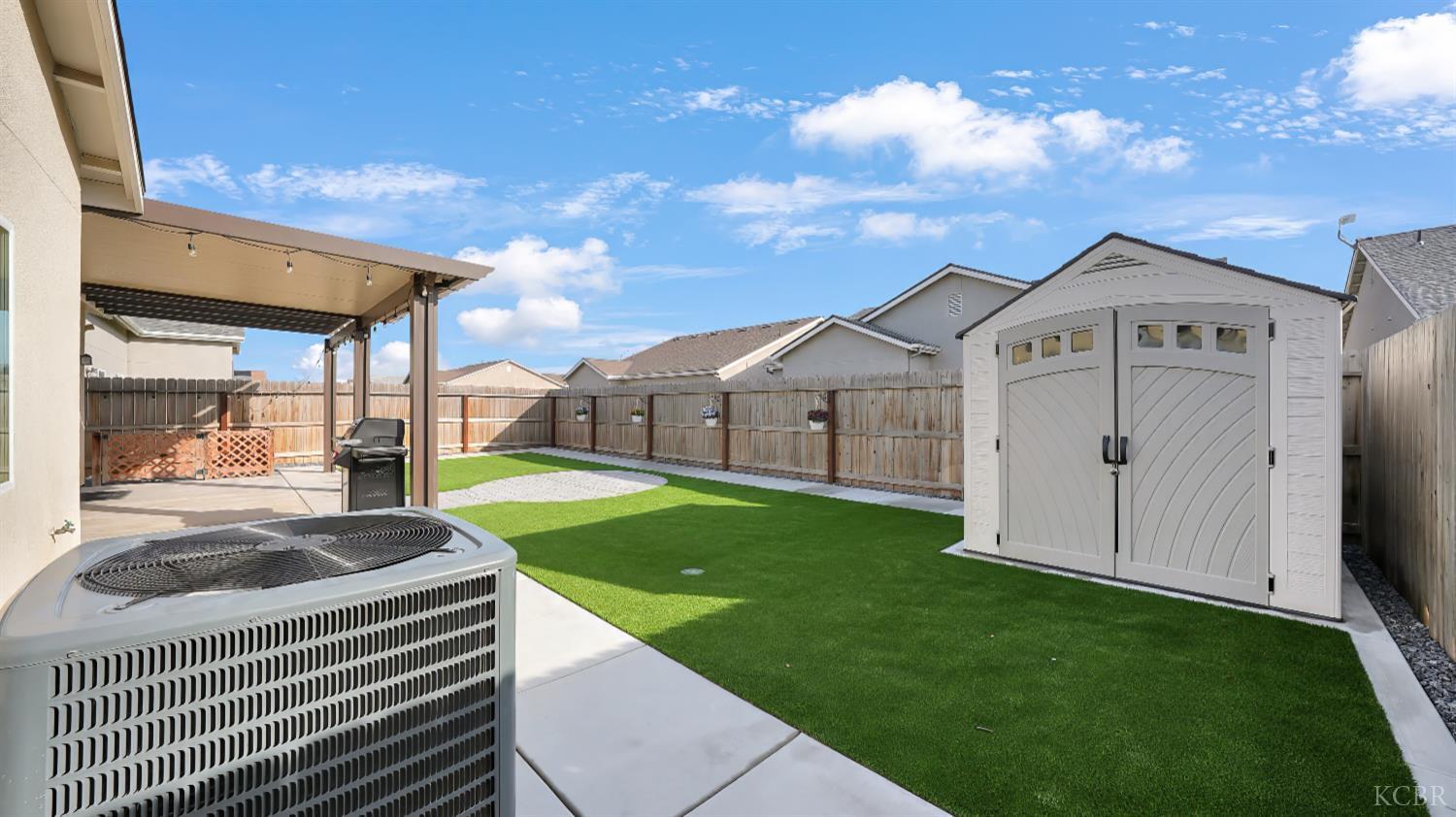 13713 Crocus Way, Armona, CA 93202