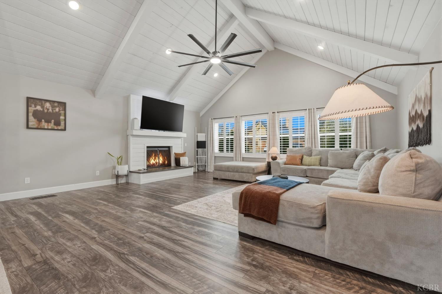 1145 Campus Dr, Hanford, CA 93230