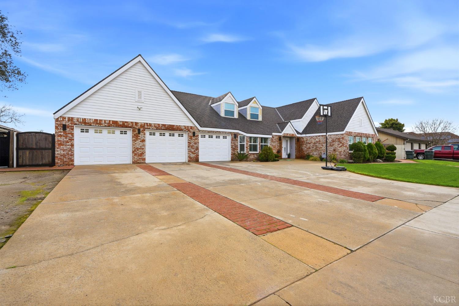 1145 Campus Dr, Hanford, CA 93230