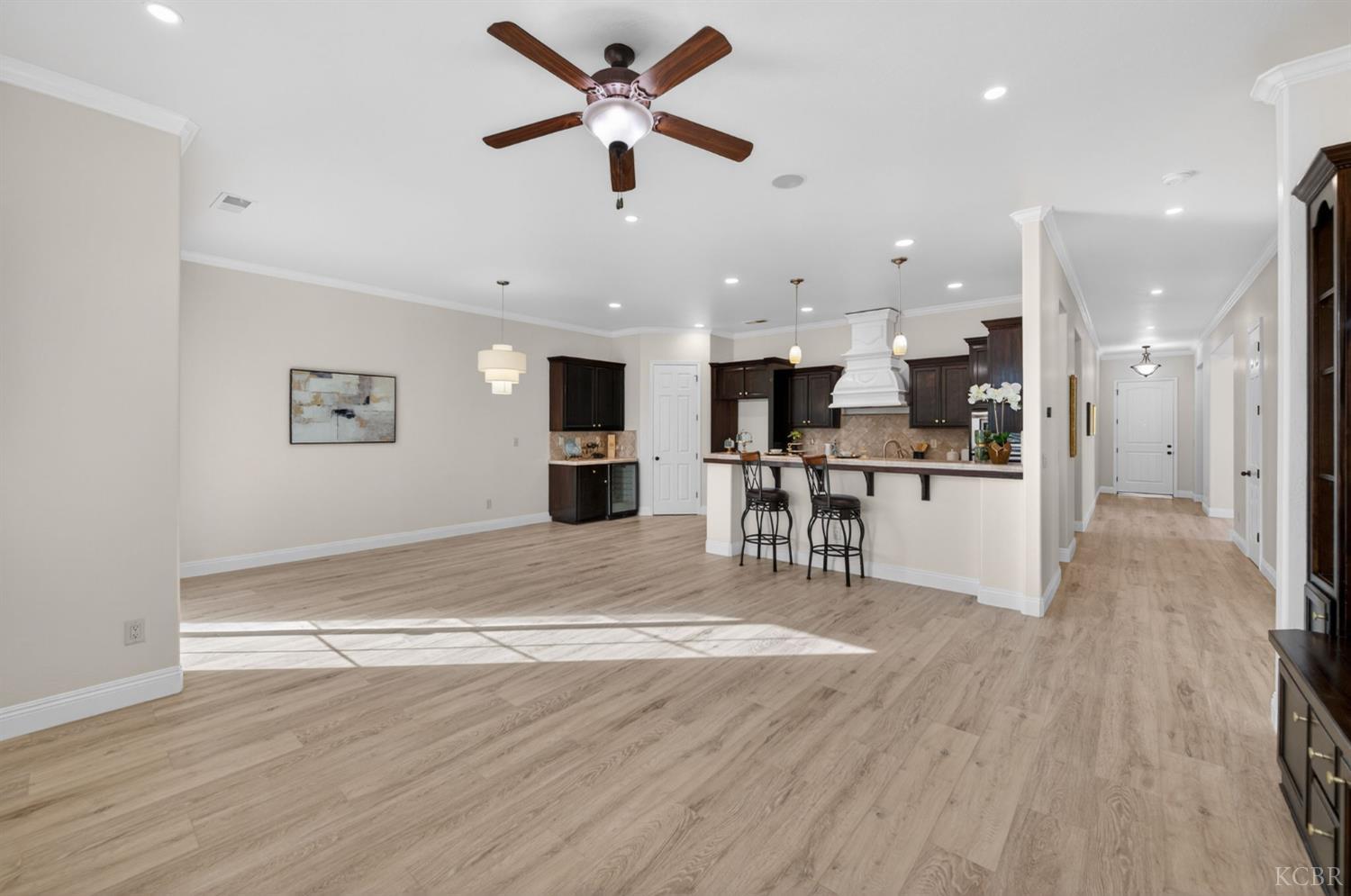 1563 E Via Mirasol Ln, Fresno, CA 93730