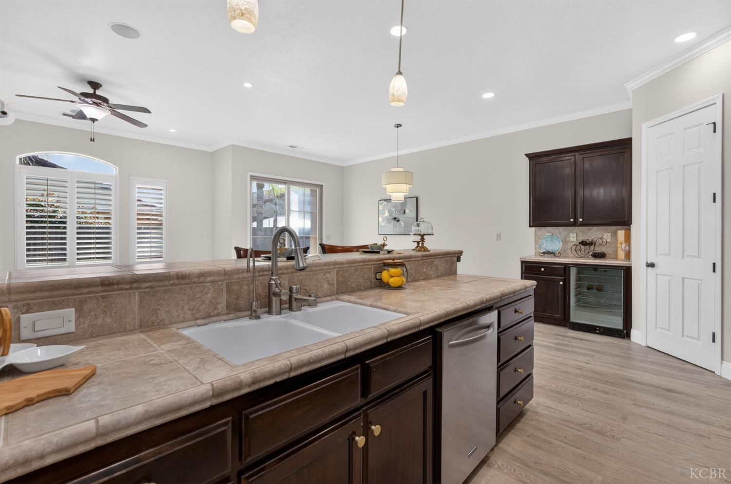 1563 E Via Mirasol Ln, Fresno, CA 93730