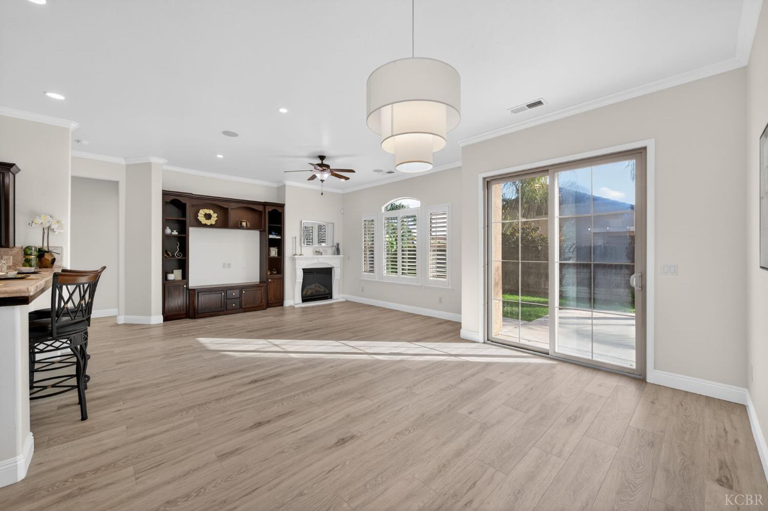 1563 E Via Mirasol Ln, Fresno, CA 93730