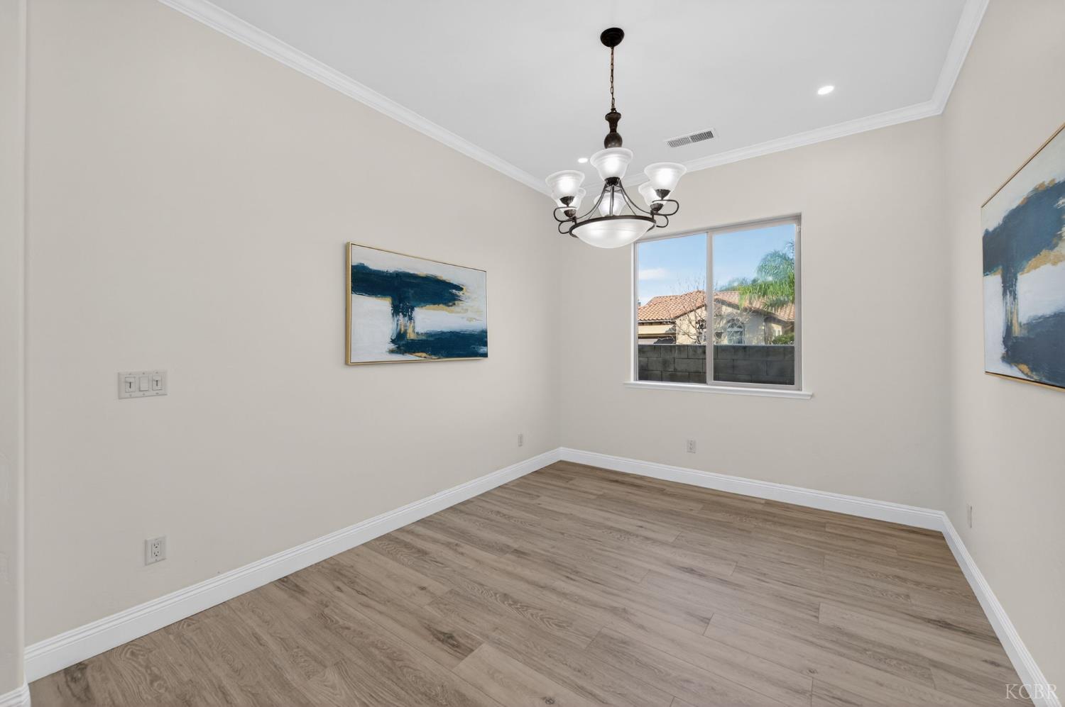1563 E Via Mirasol Ln, Fresno, CA 93730
