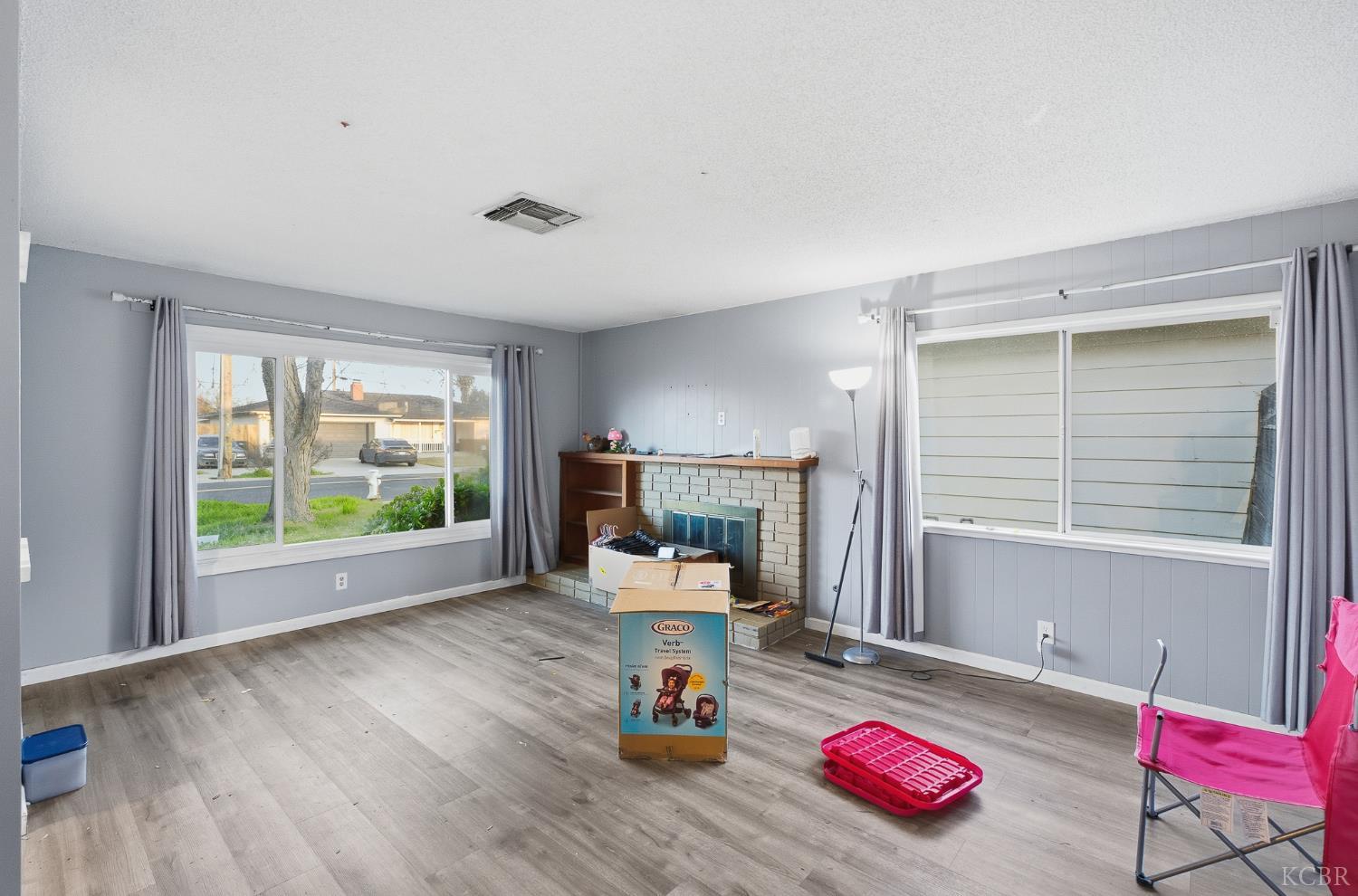 2204 Fairmont Dr, Hanford, CA 93230