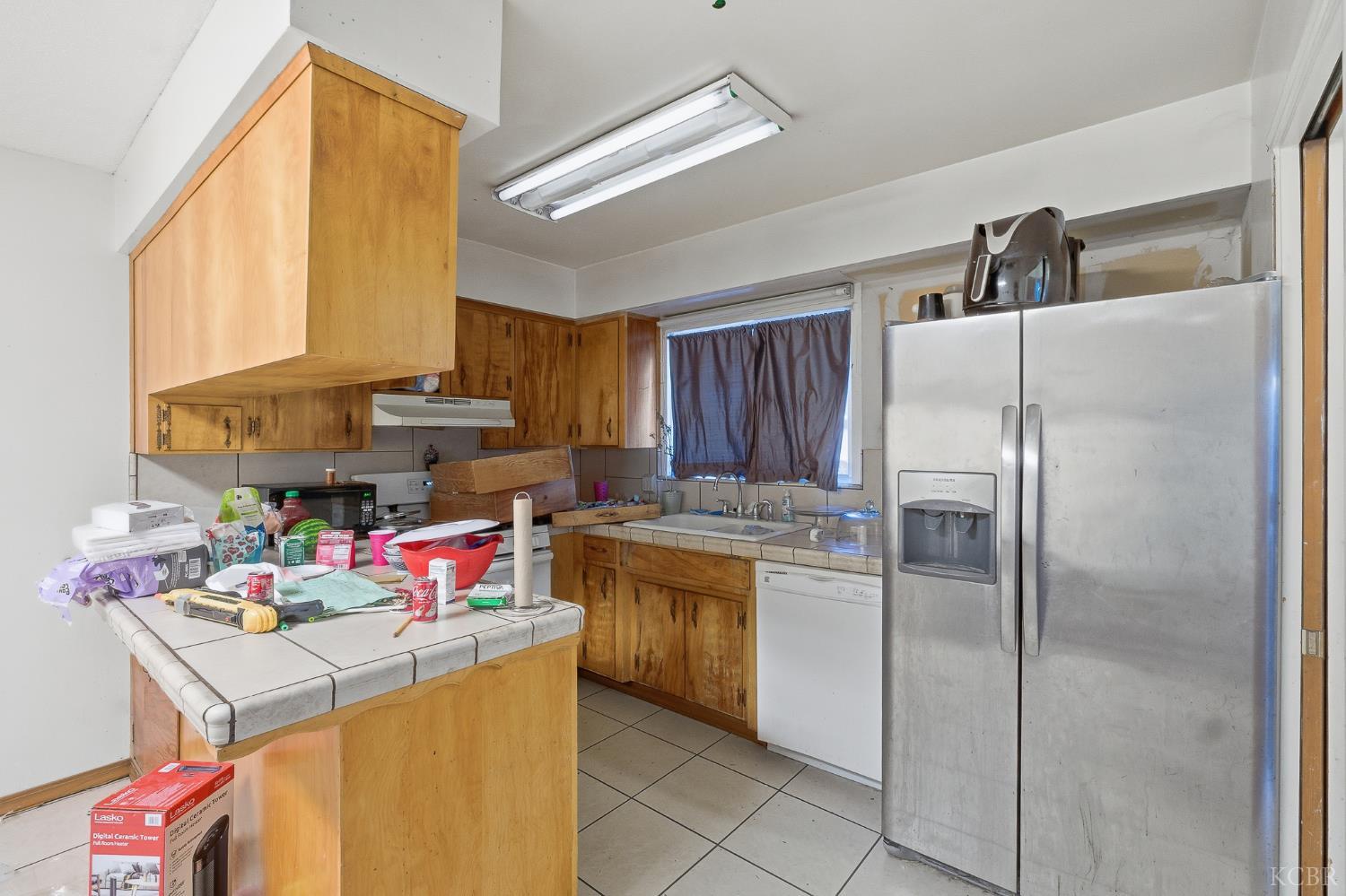 2204 Fairmont Dr, Hanford, CA 93230