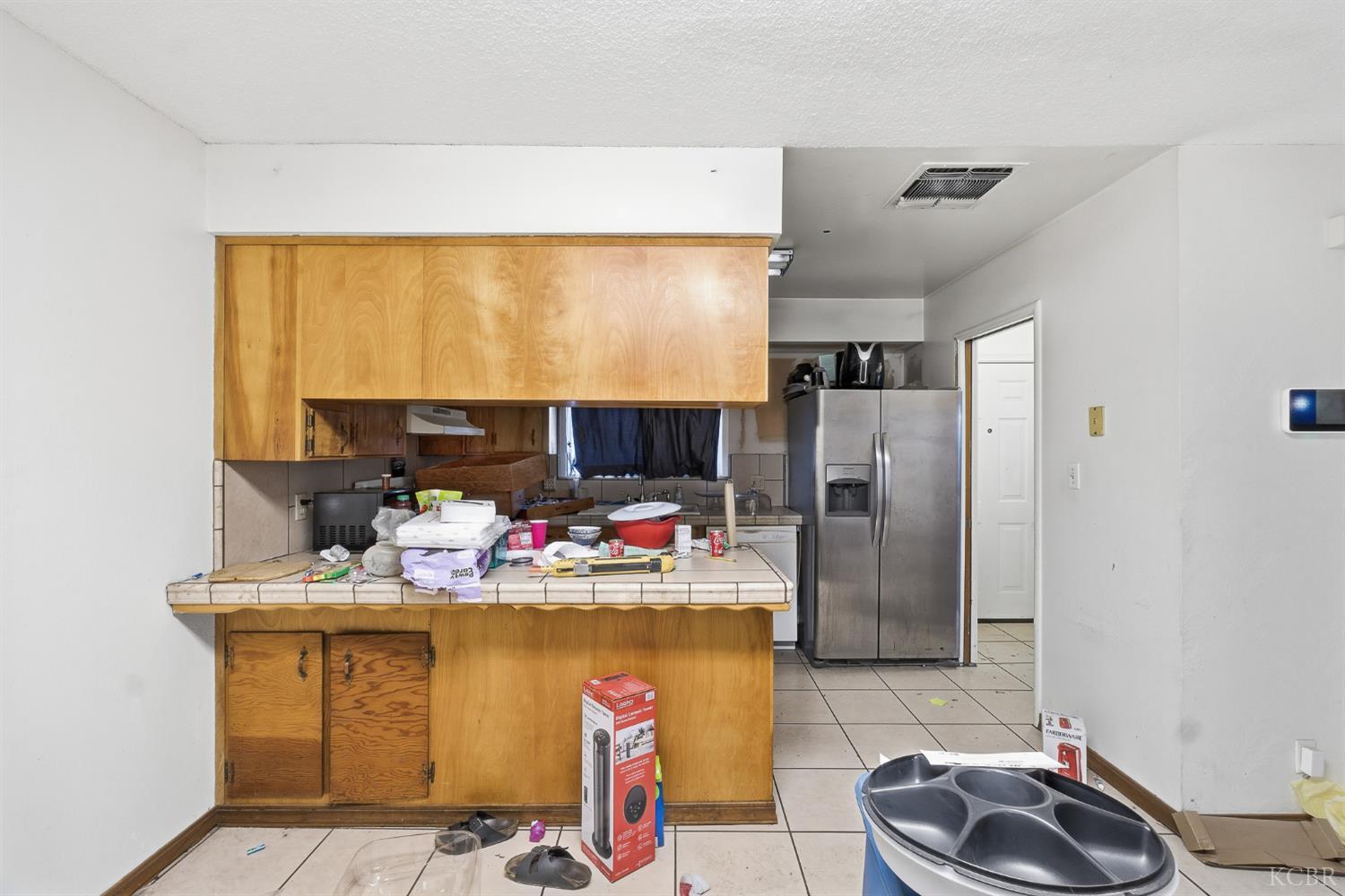 2204 Fairmont Dr, Hanford, CA 93230