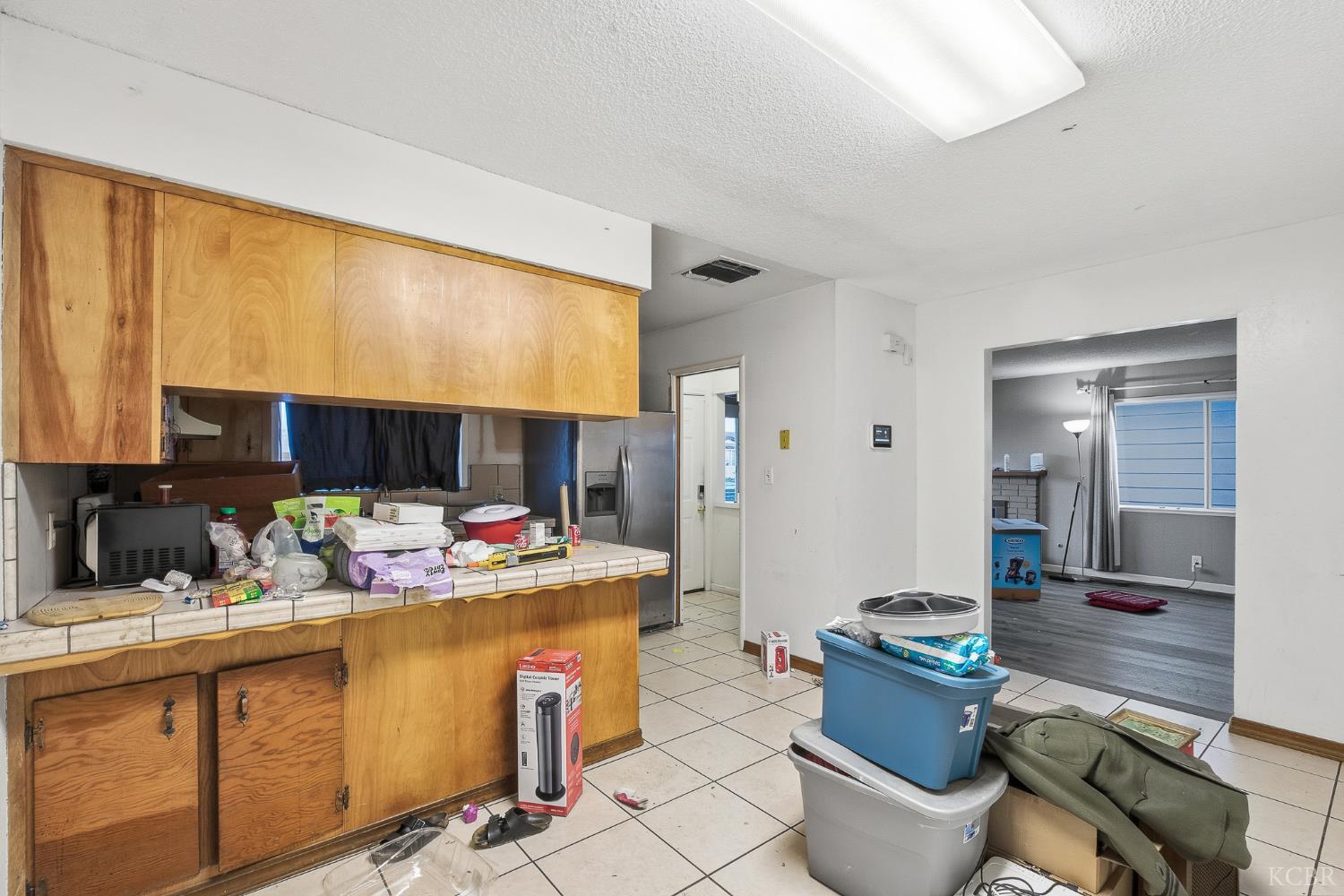 2204 Fairmont Dr, Hanford, CA 93230