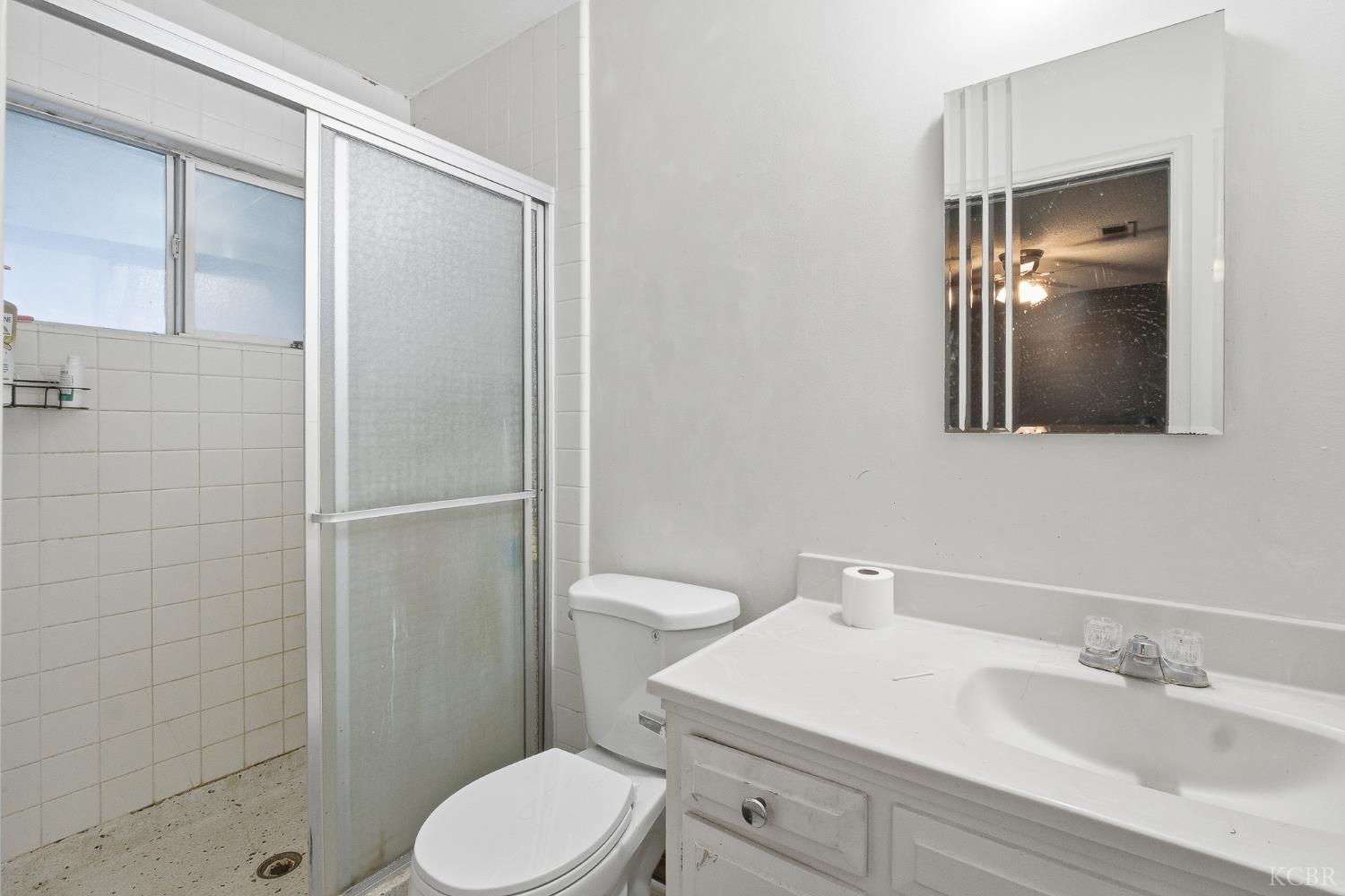 2204 Fairmont Dr, Hanford, CA 93230