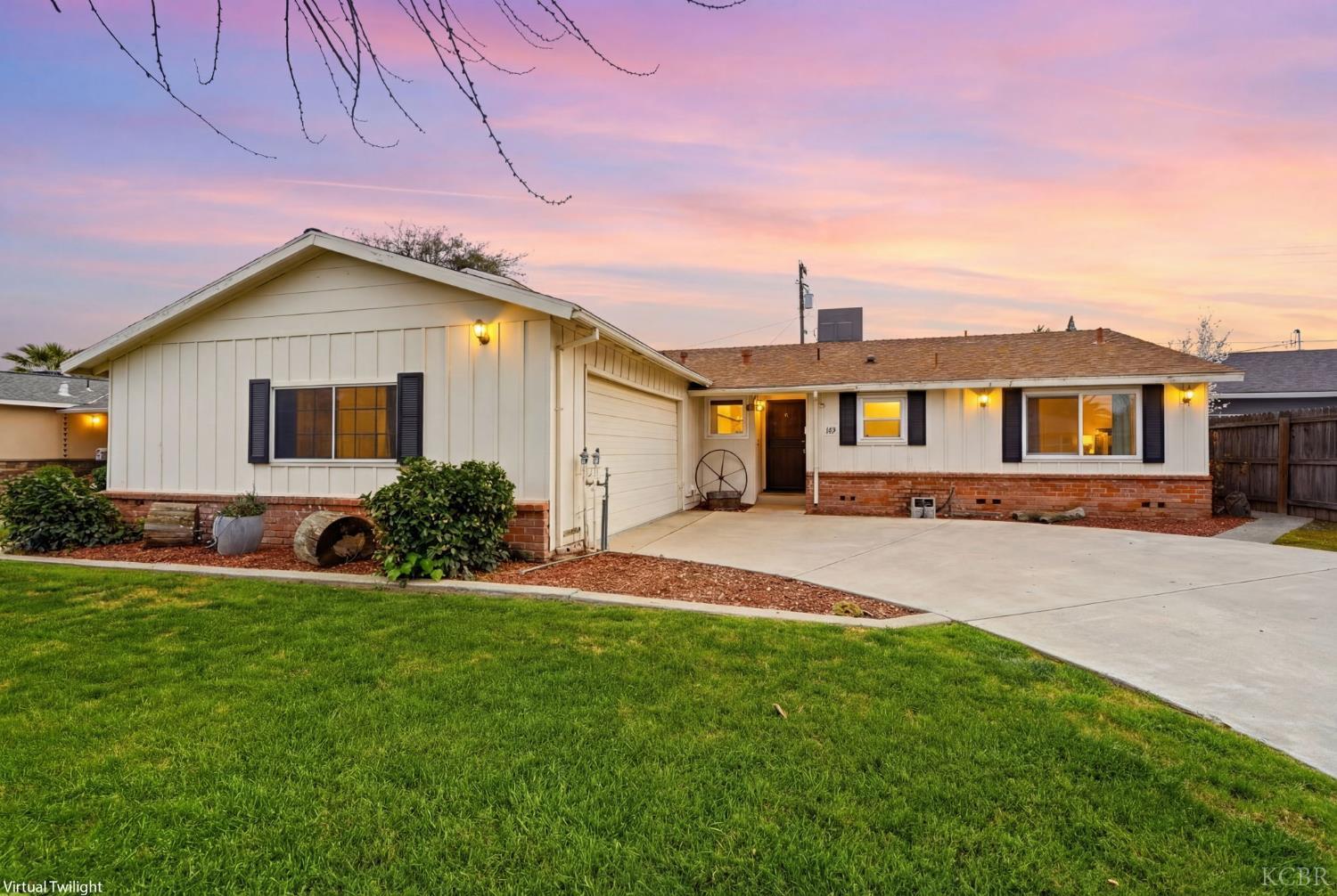 129 W Terrace Dr, Hanford, CA 93230