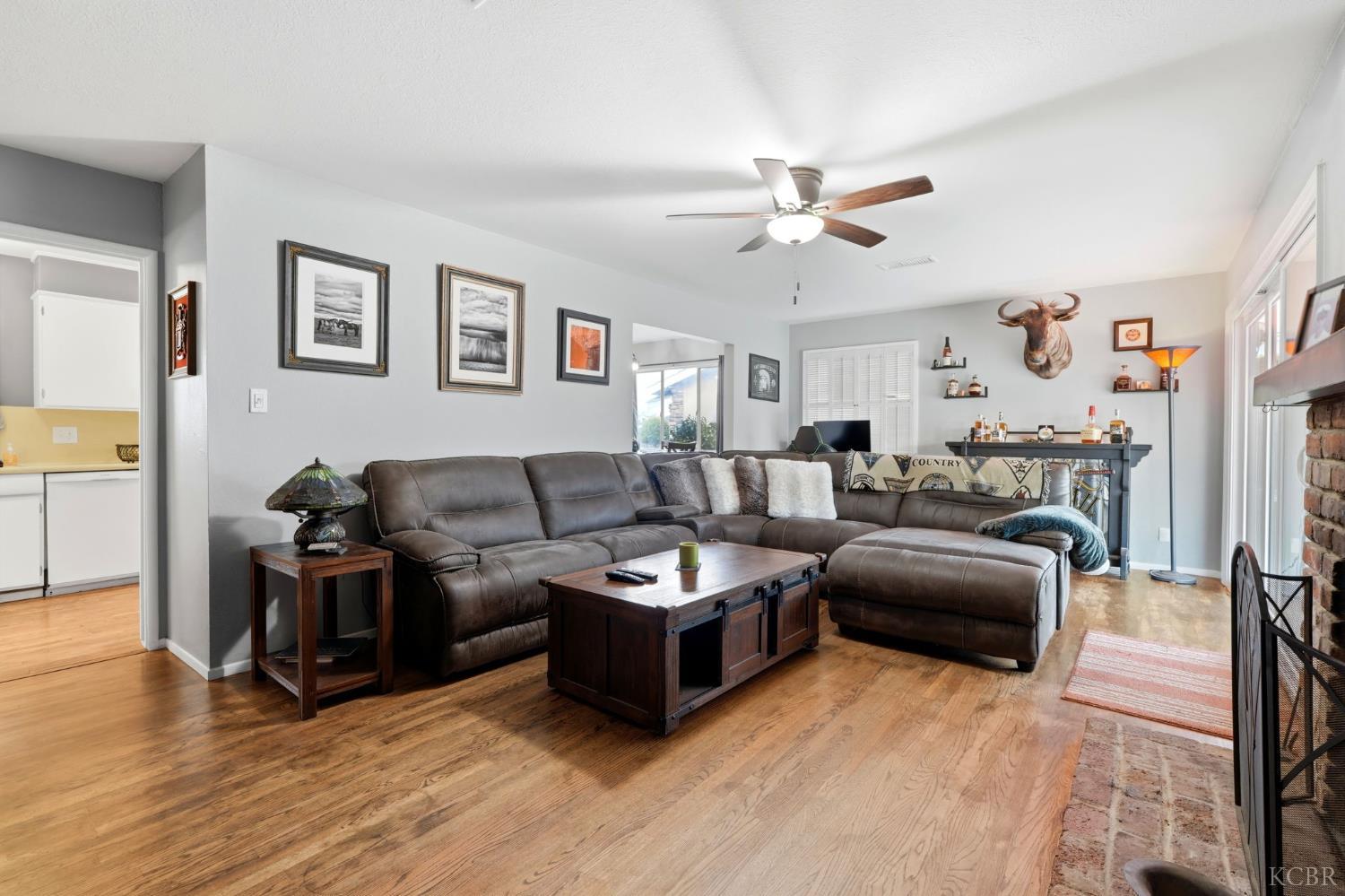 129 W Terrace Dr, Hanford, CA 93230