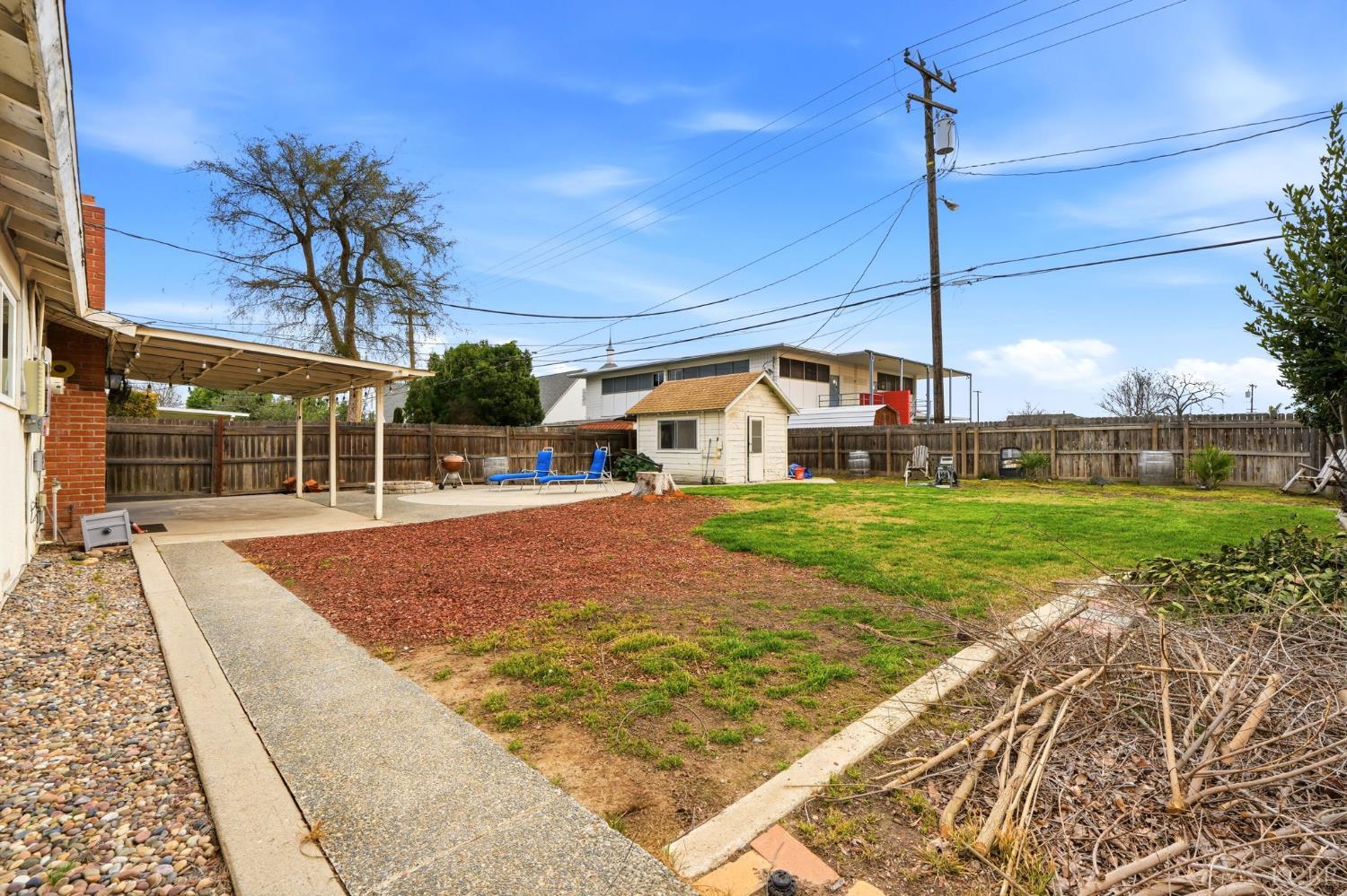 129 W Terrace Dr, Hanford, CA 93230