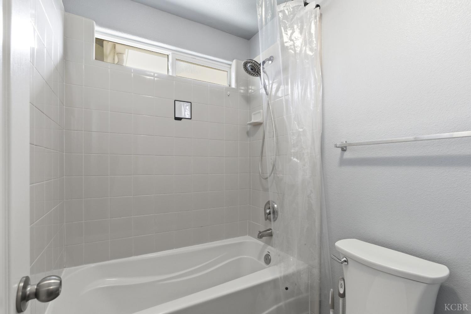 1116 Liberation Way, Lemoore, CA 93245