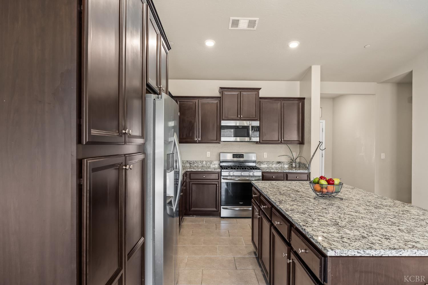 701 Strada St, Lemoore, CA 93245