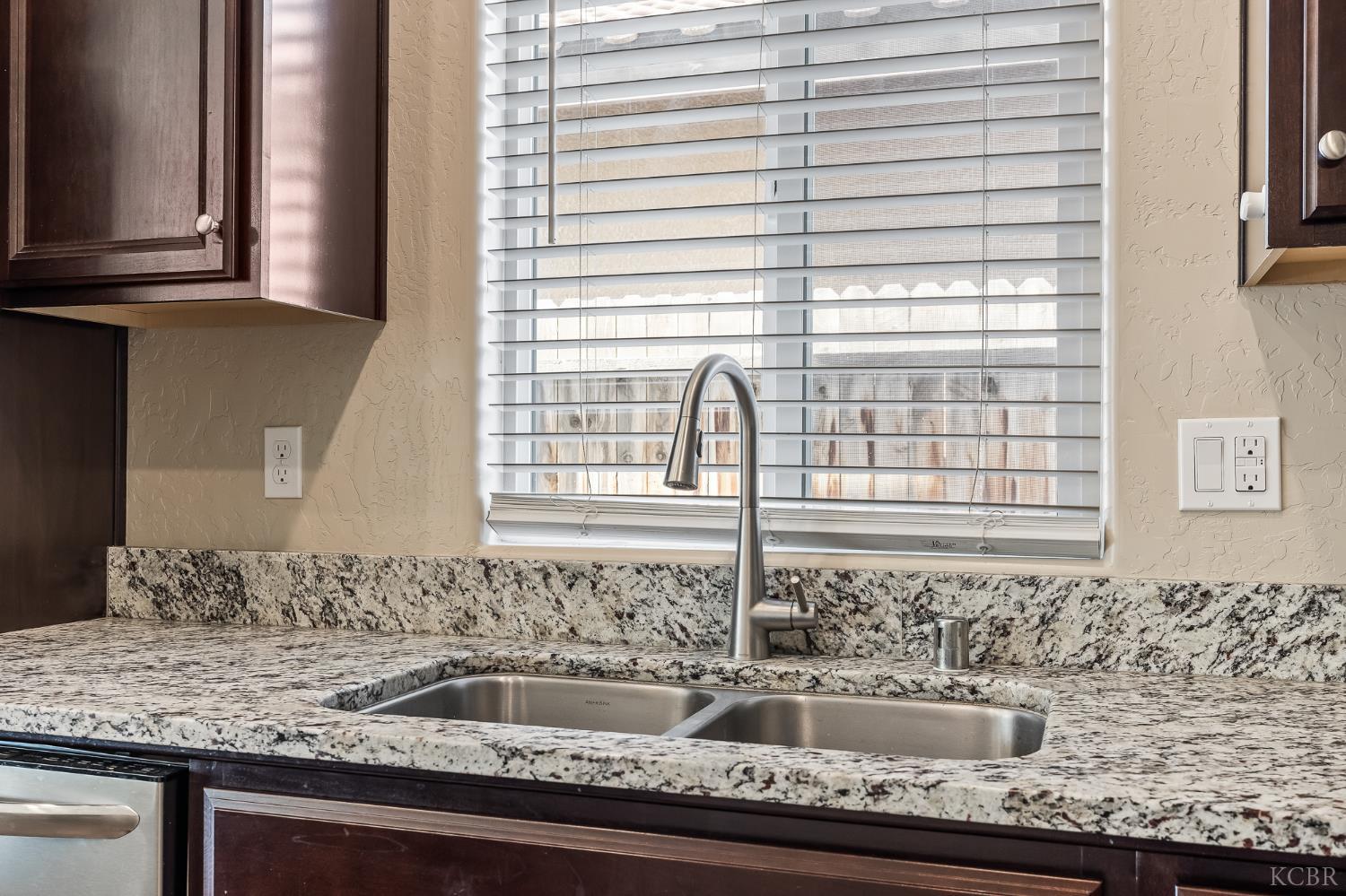 701 Strada St, Lemoore, CA 93245