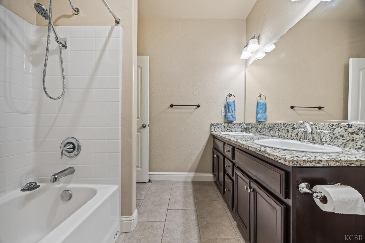 701 Strada St, Lemoore, CA 93245