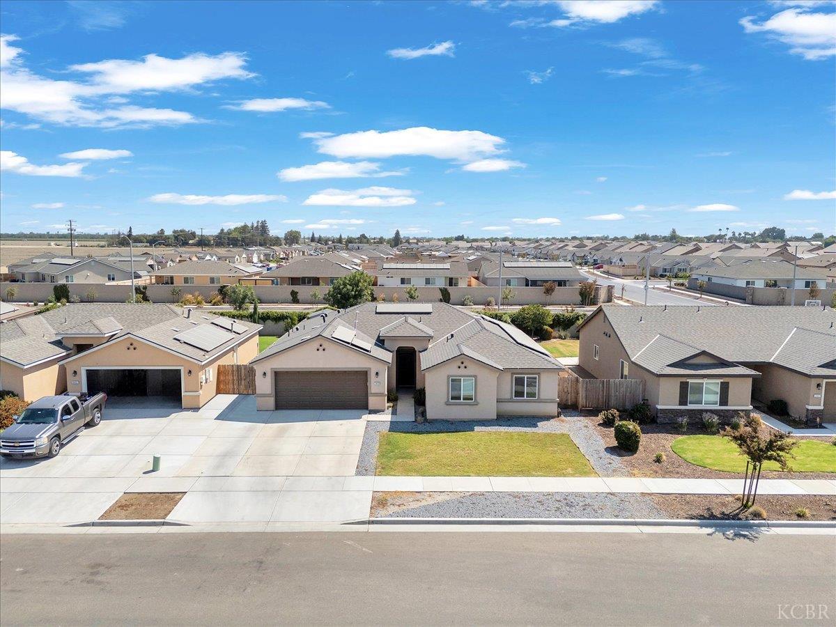 2439 Madeline Dr, Hanford, CA 93230
