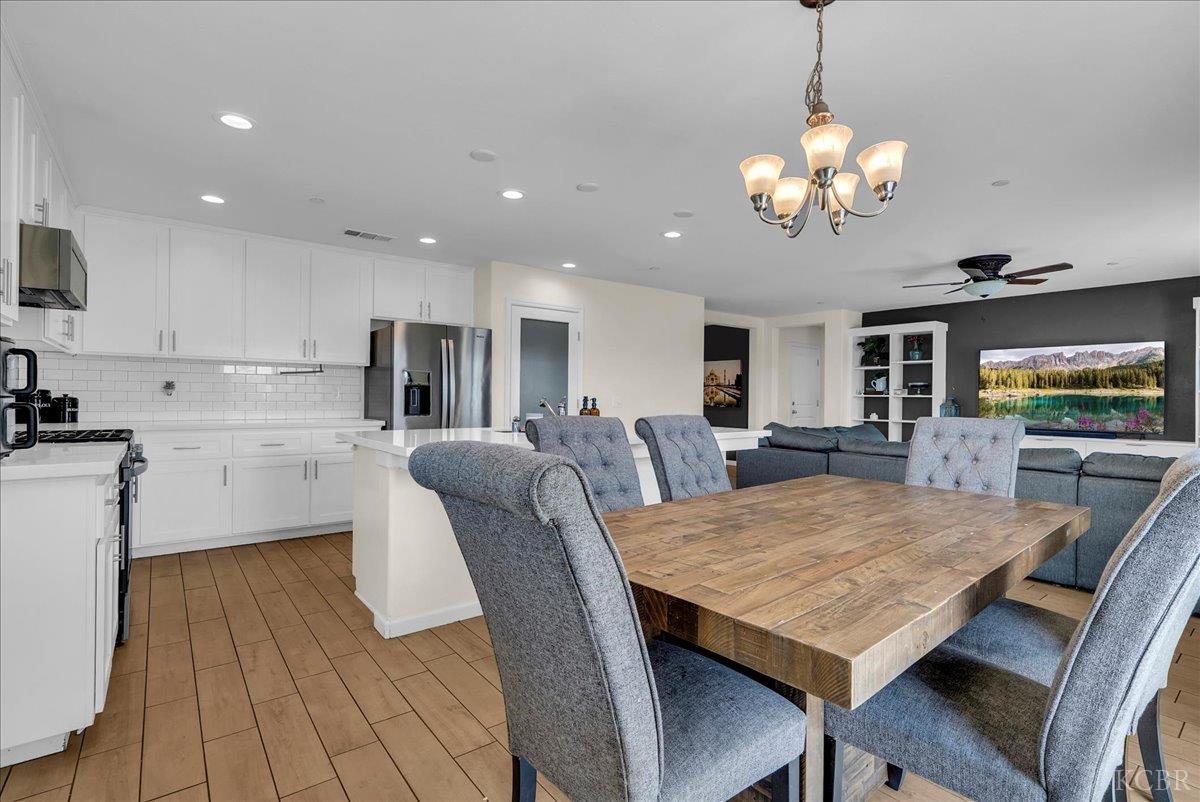 2439 Madeline Dr, Hanford, CA 93230