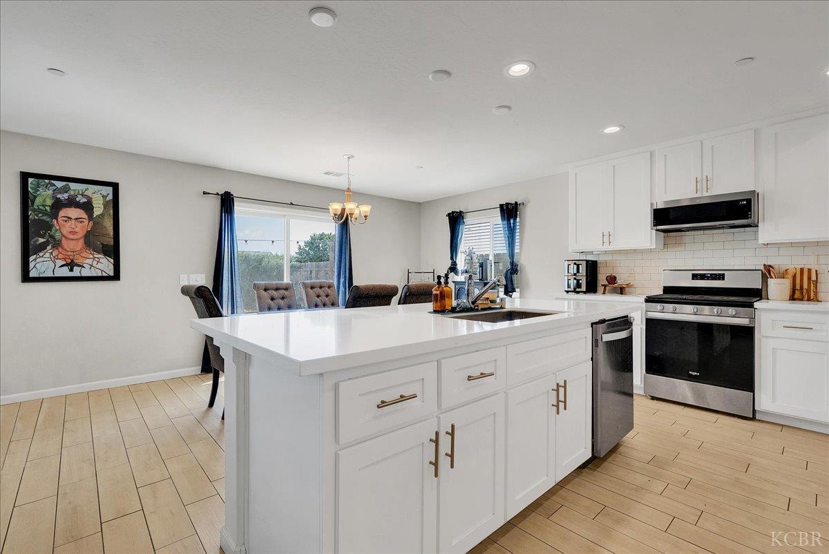 2439 Madeline Dr, Hanford, CA 93230