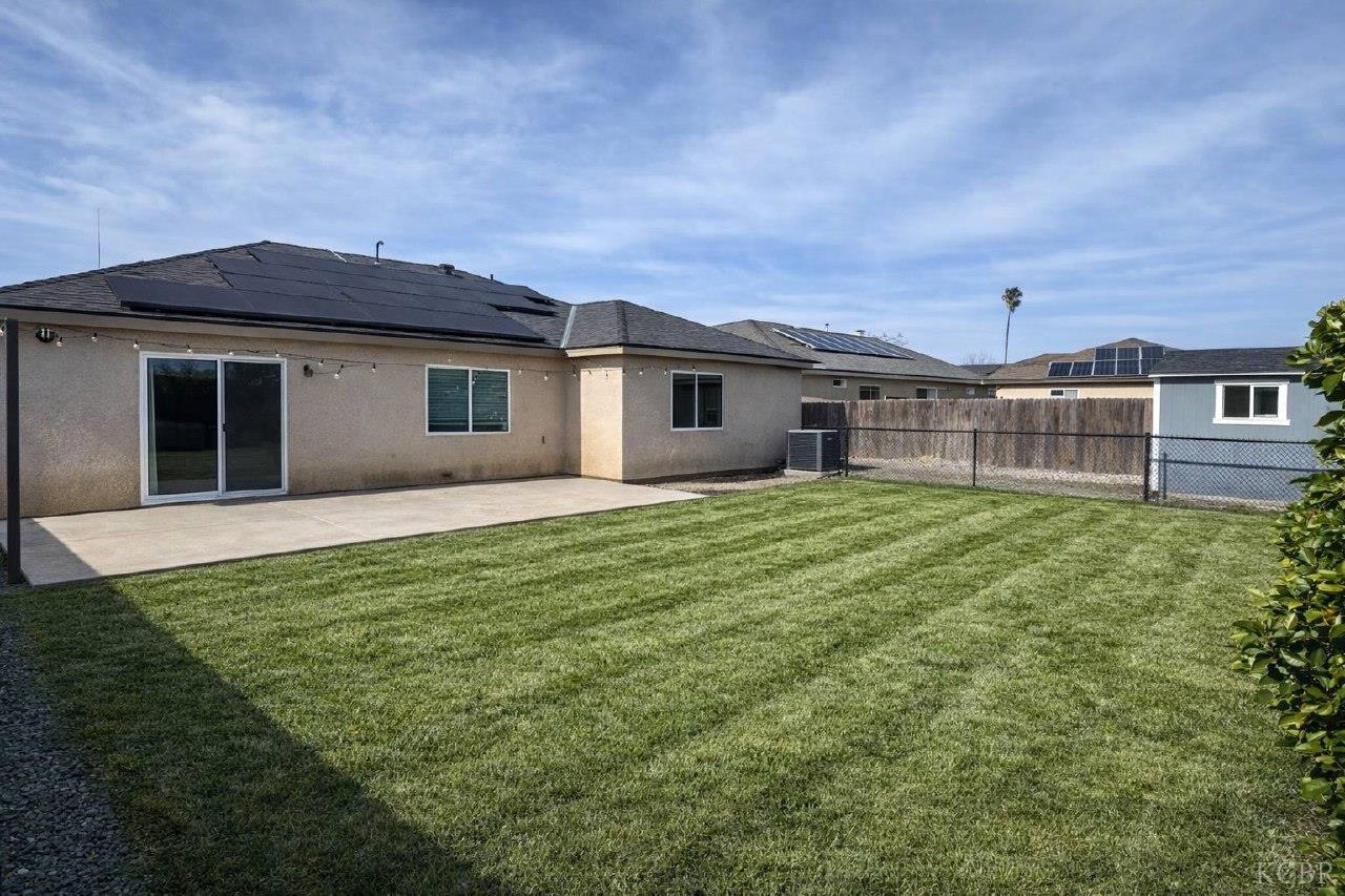 2439 Madeline Dr, Hanford, CA 93230