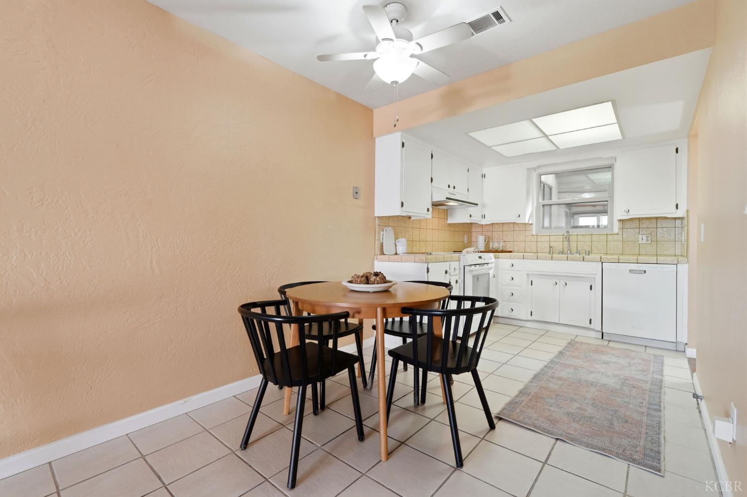 1142 N Gem St, Tulare, CA 93274