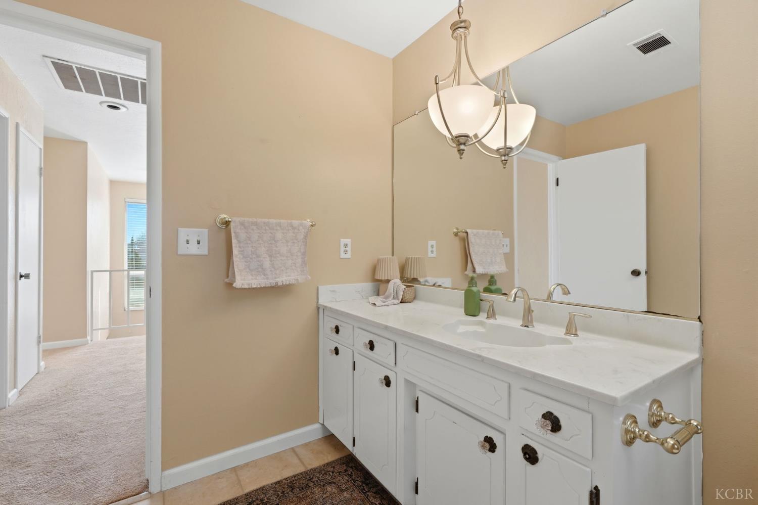 1142 N Gem St, Tulare, CA 93274