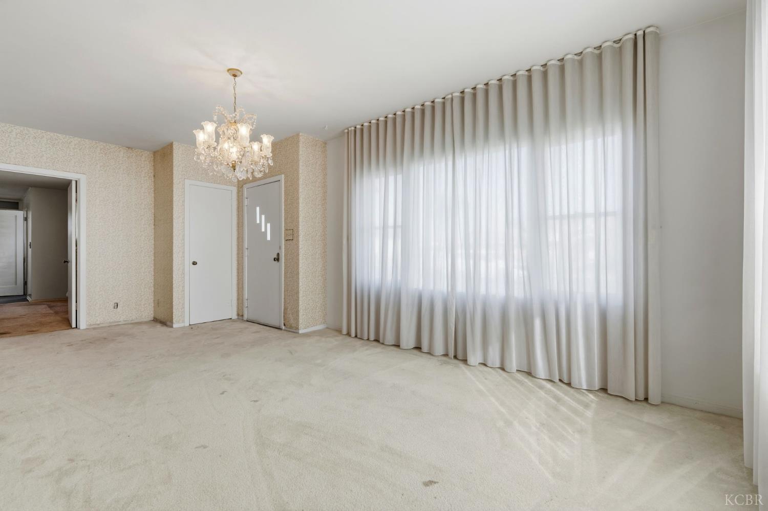 8 C St, Lemoore, CA 93245