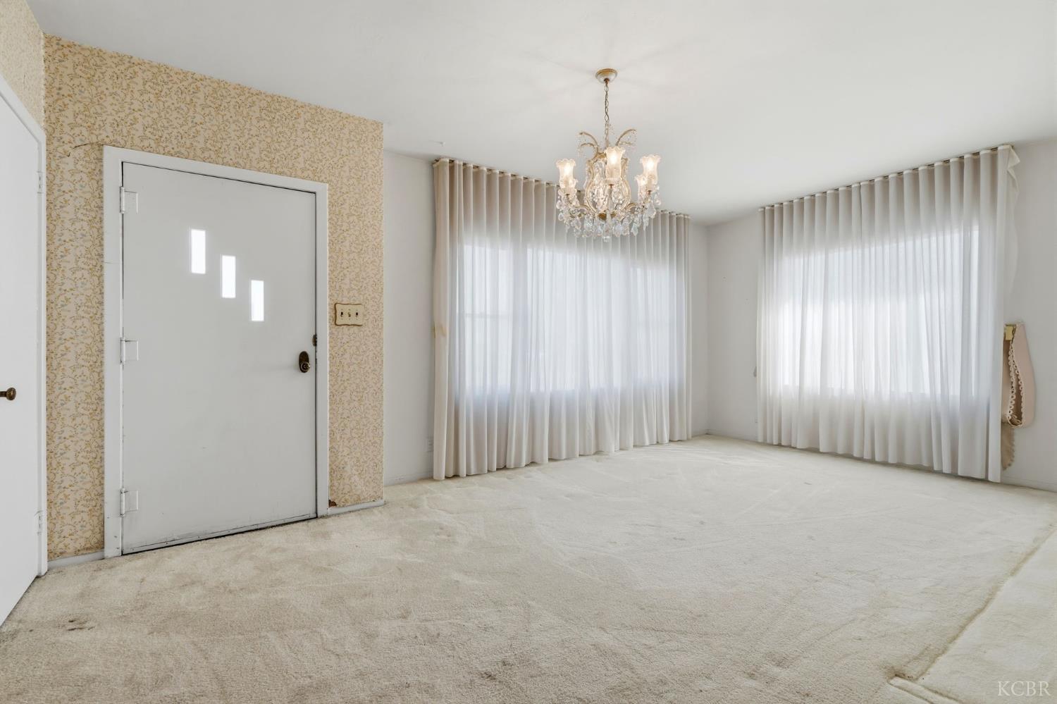 8 C St, Lemoore, CA 93245