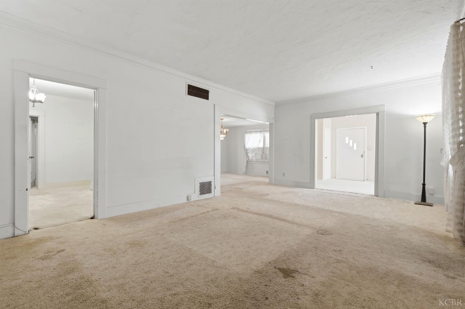 8 C St, Lemoore, CA 93245