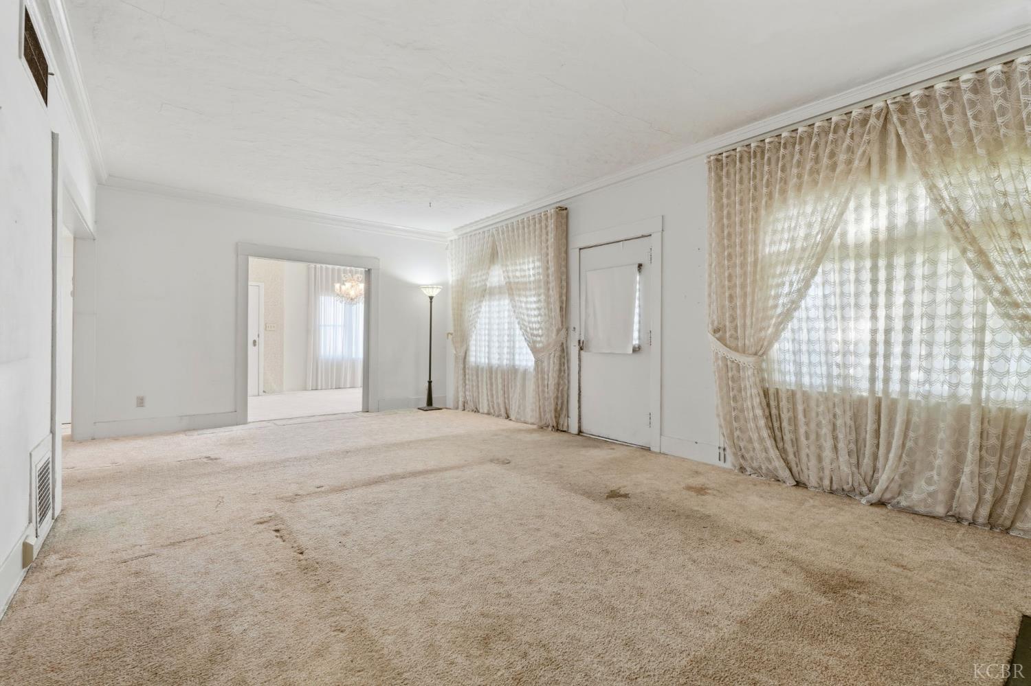 8 C St, Lemoore, CA 93245