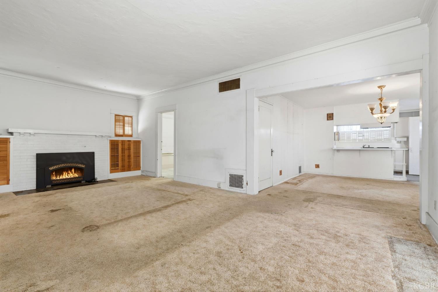 8 C St, Lemoore, CA 93245