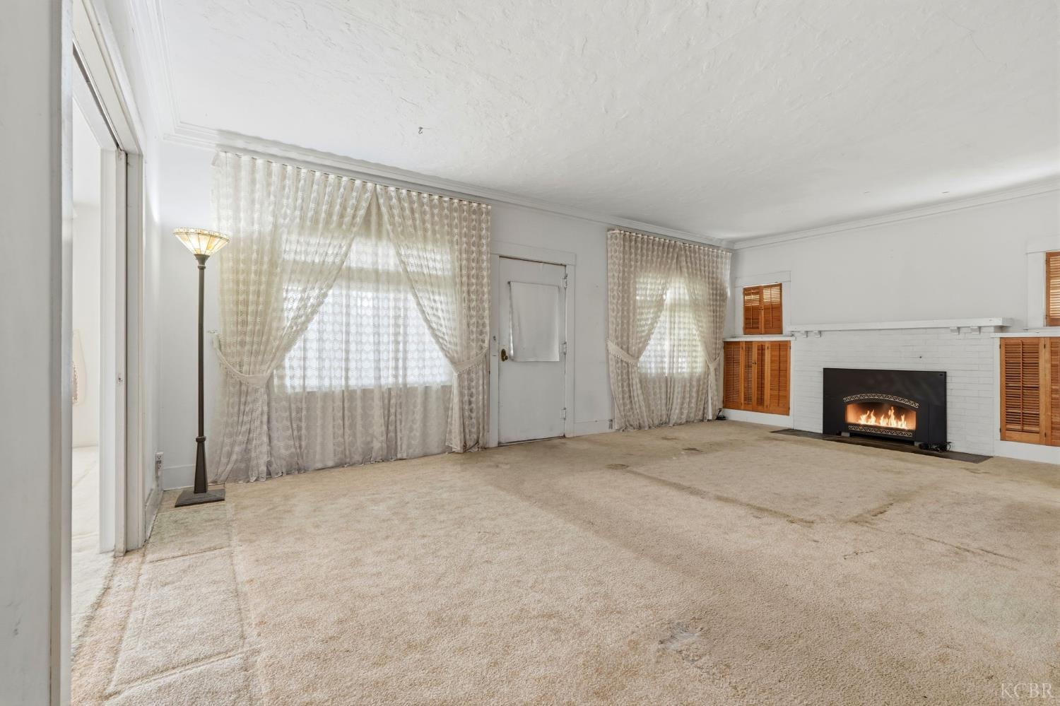 8 C St, Lemoore, CA 93245