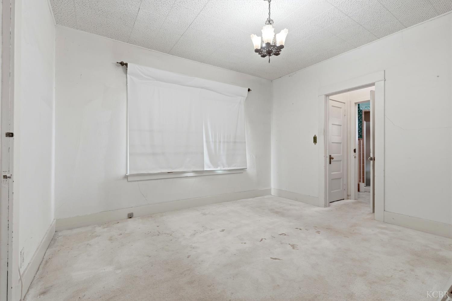 8 C St, Lemoore, CA 93245