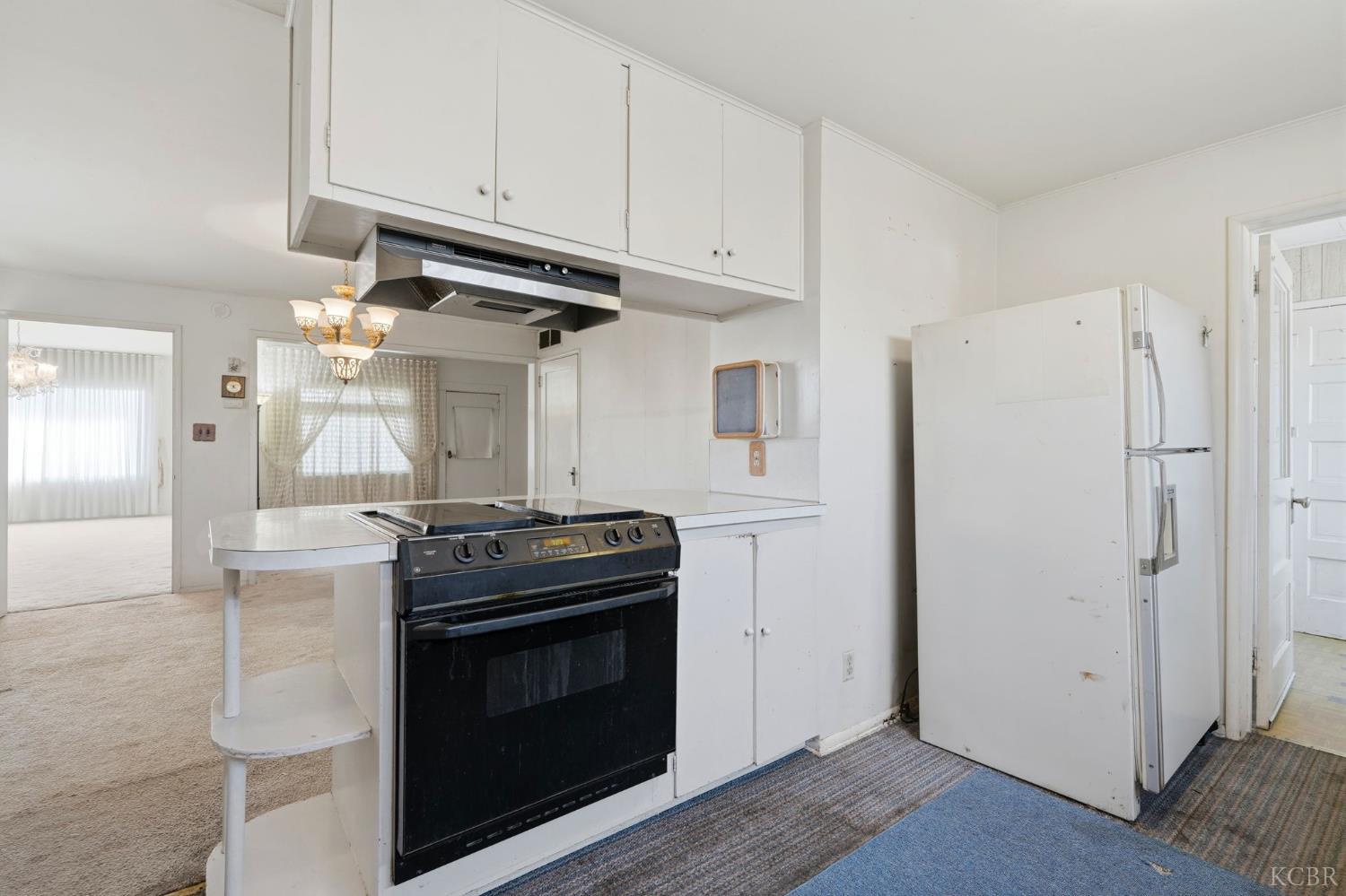 8 C St, Lemoore, CA 93245