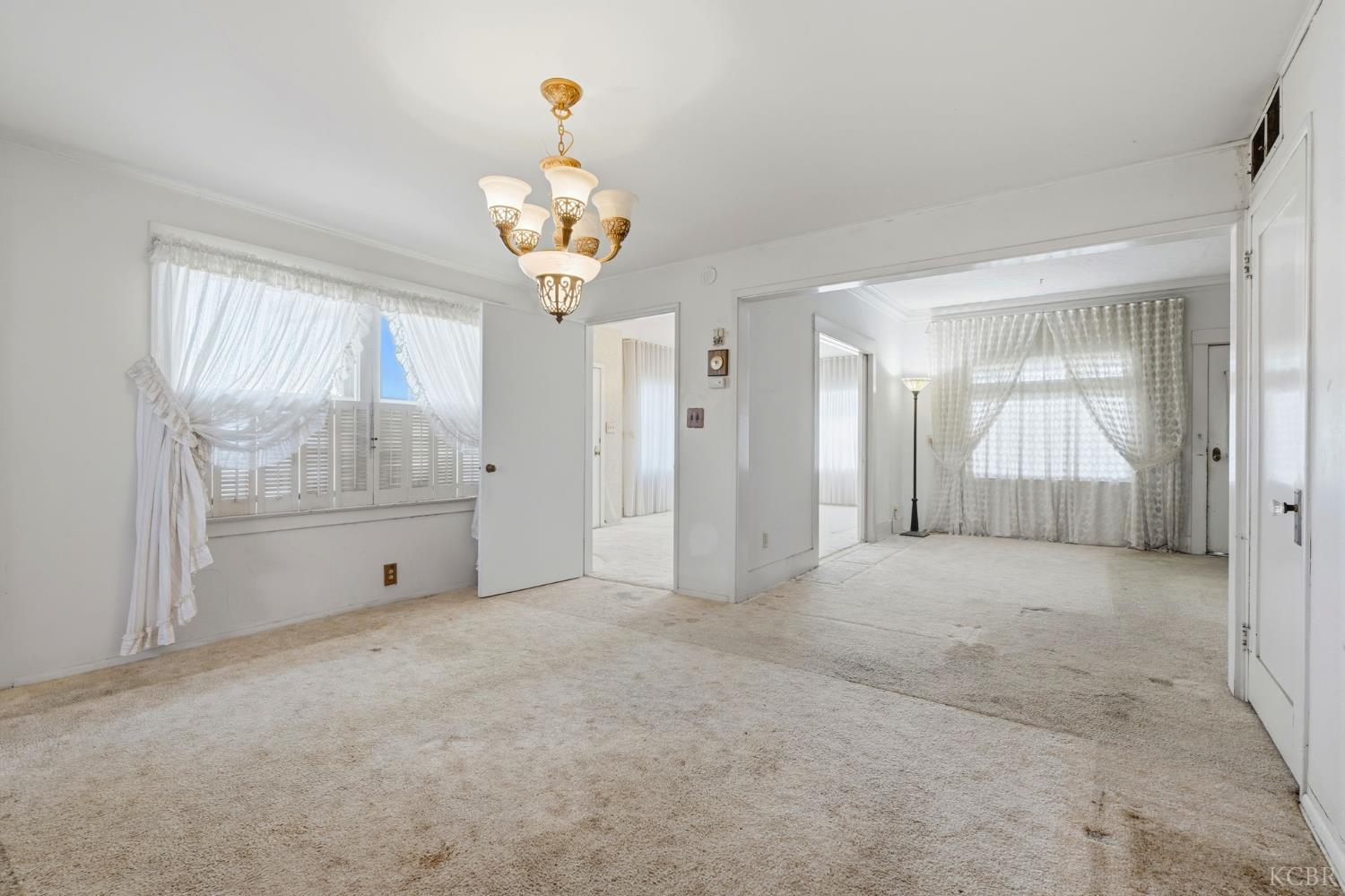 8 C St, Lemoore, CA 93245