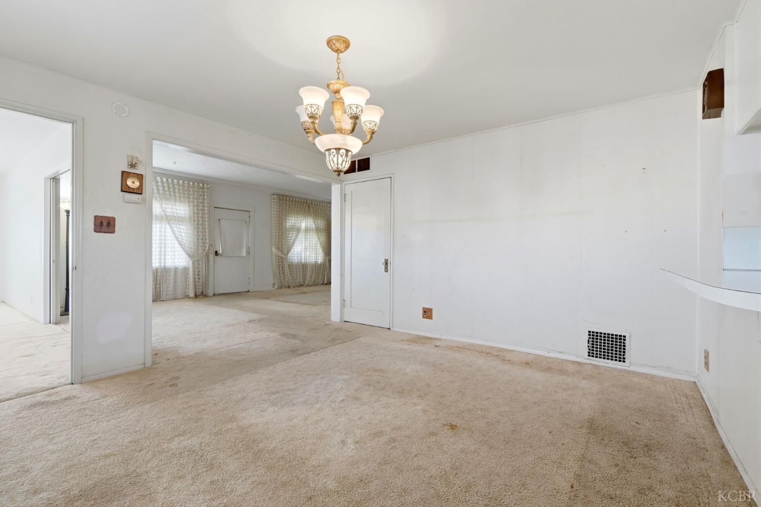 8 C St, Lemoore, CA 93245